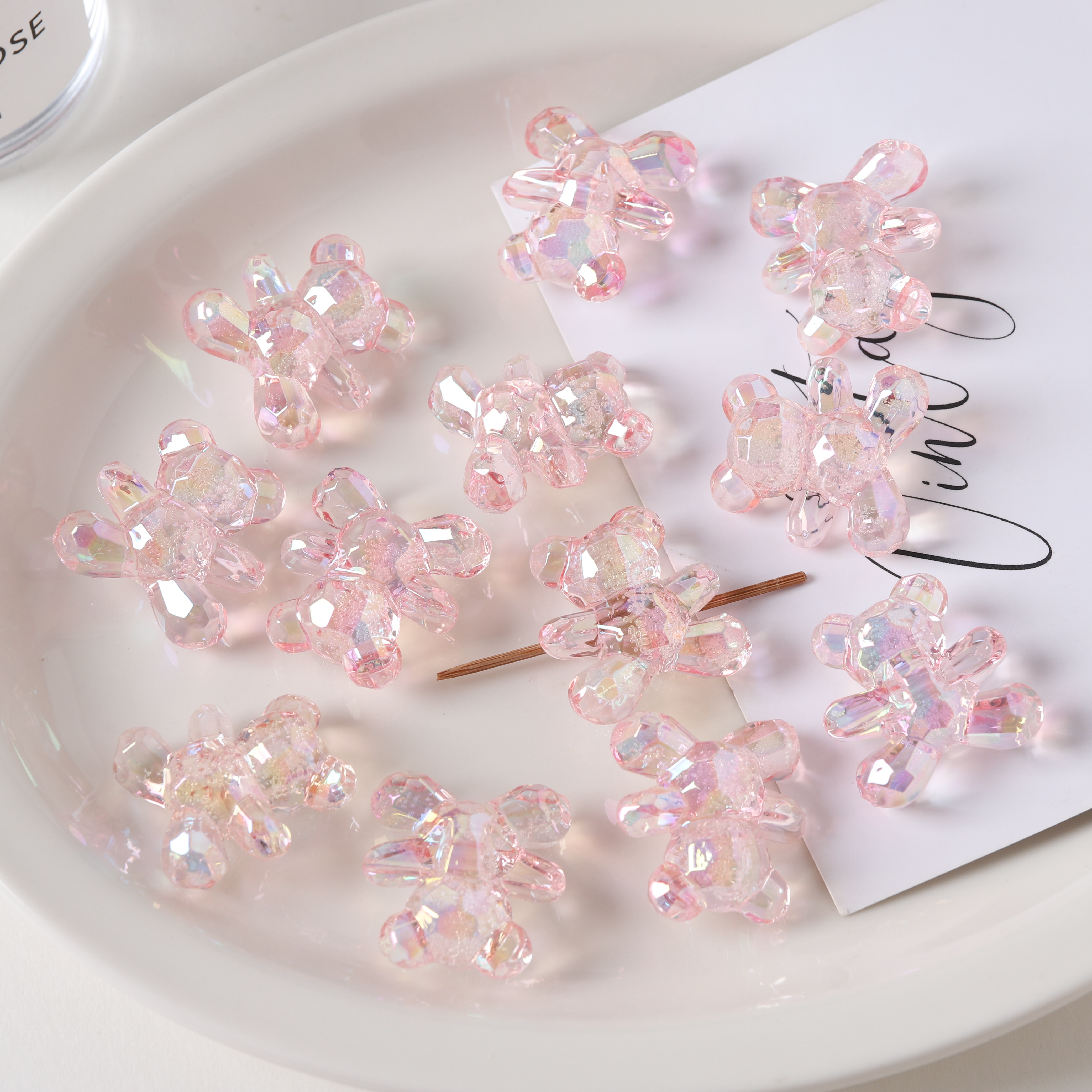 Chen Ming Acrylic transparent bubble beads with back holes, seven-color rabbit bear beads, diy hair accessories, hair strings, beaded accessories batch Application Scenario