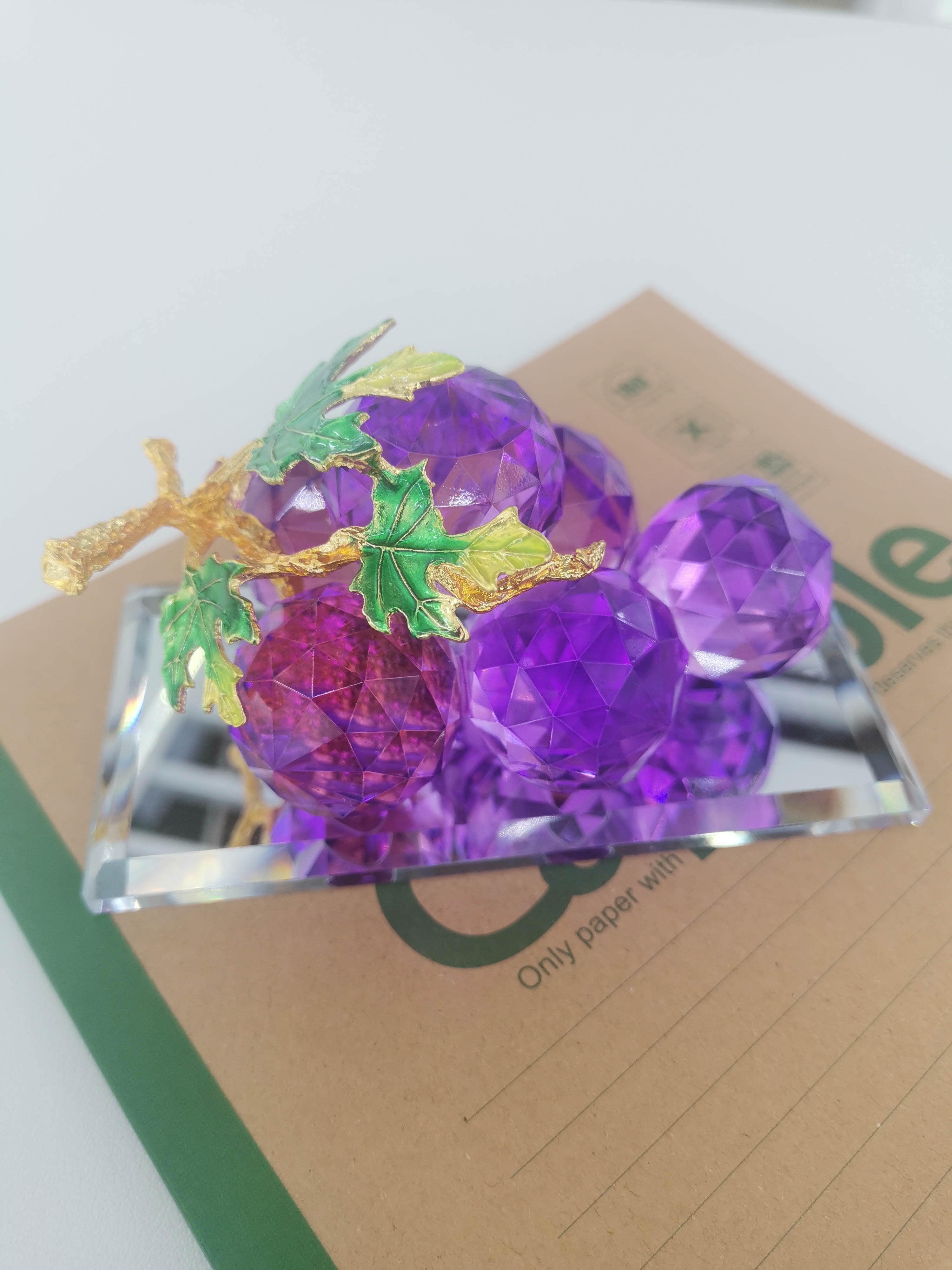 紫色葡萄金属叶子白色纸盒包装12cm*6cm*6.5cm水晶工艺品摆件