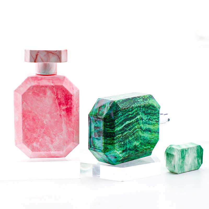 Factory direct sales 100ml perfume bottle with rhombic pattern design on the bottle cap and thickened bottom Application Scenario