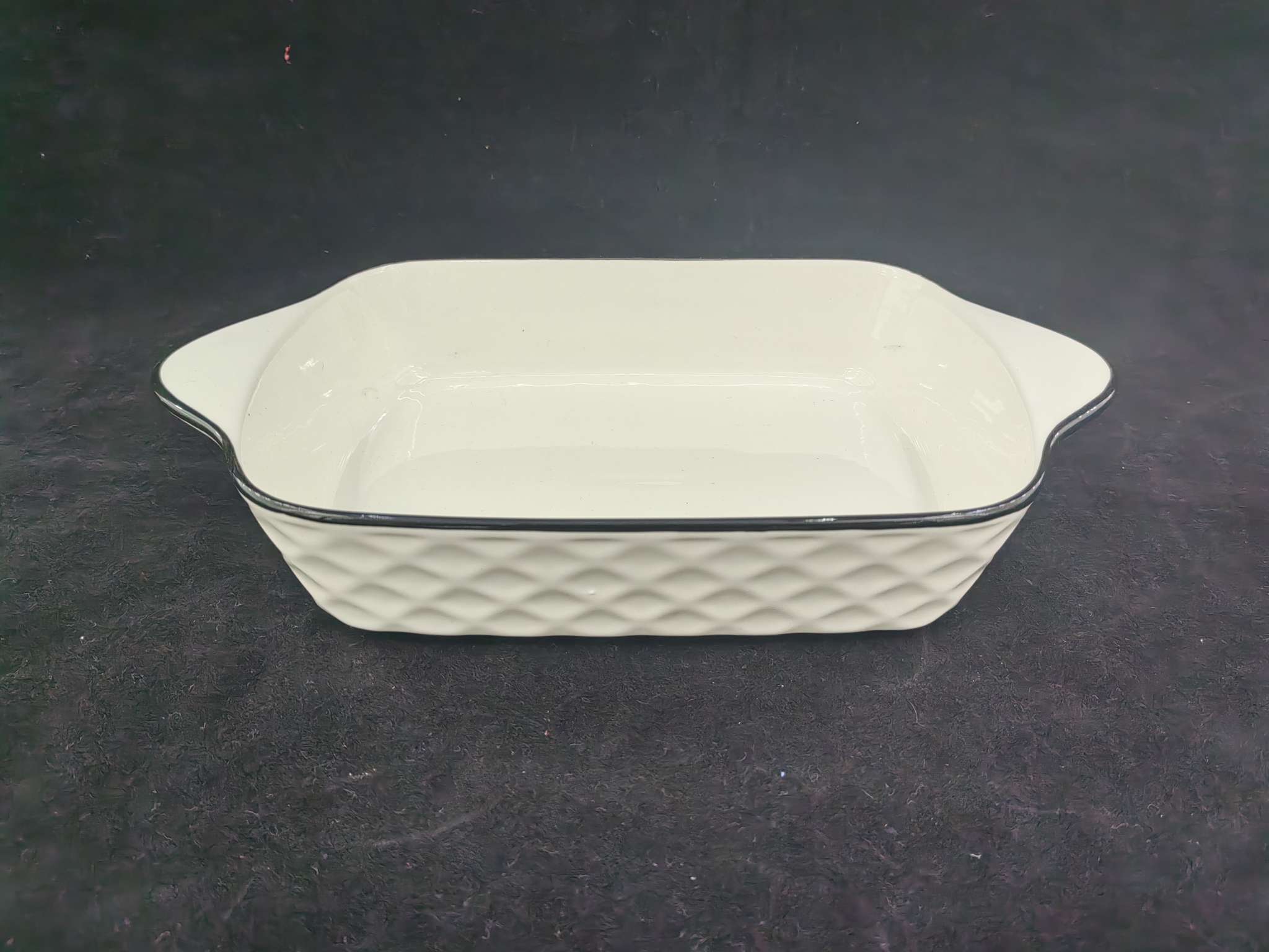 European-style round trays, French ceramic cups, plates and tableware porcelain