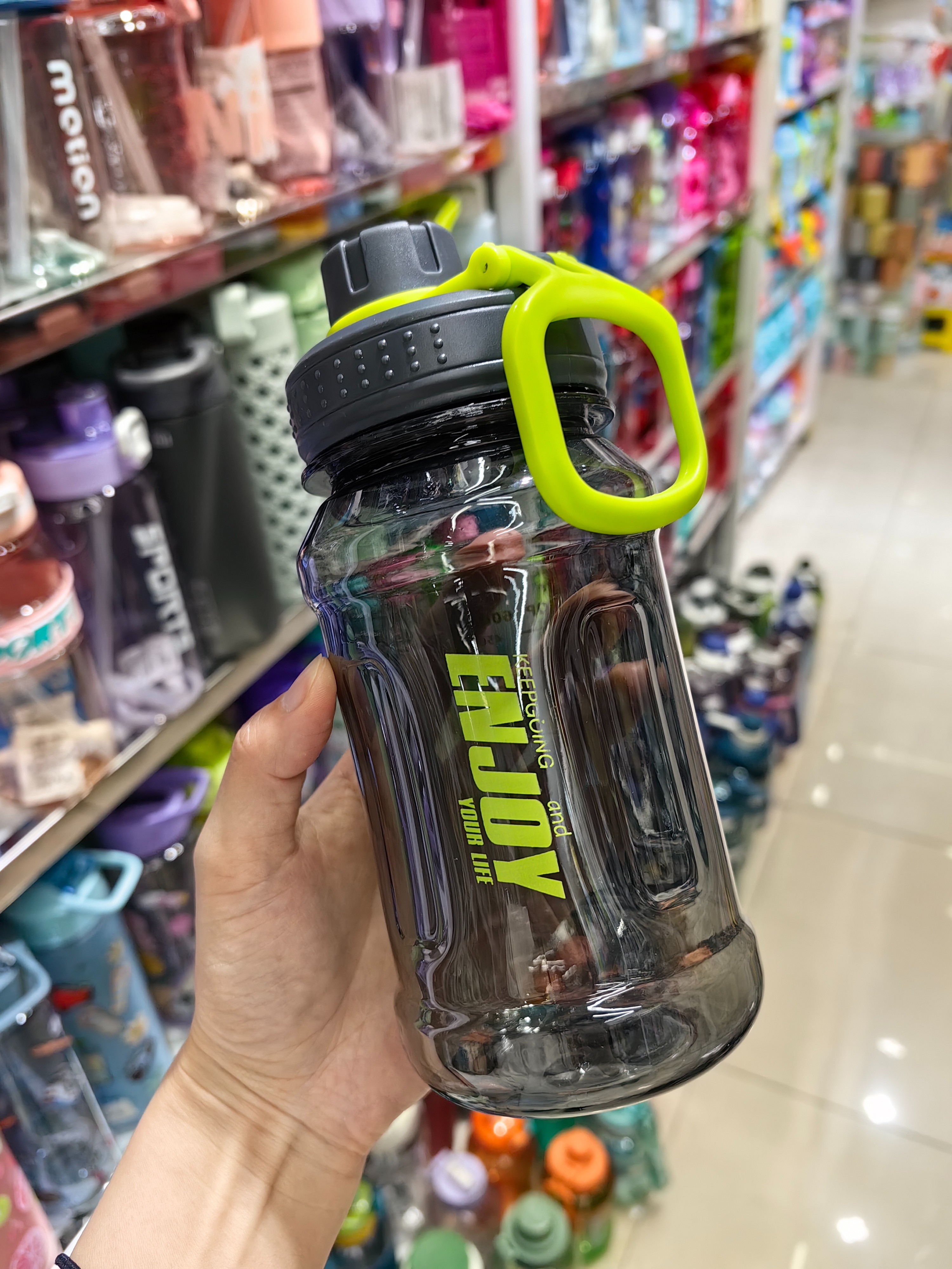 Manufacturers Direct Sales Of High Temperature Resistant Plastic Water Cup Pregnant Women Children Sports Cup Ironing Resistant Straw Cup 600Ml Application Scenario
