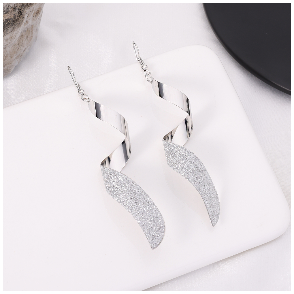 E2401 European And American Popular Ear Accessories Twisted Strip Around Frosted Stickers Cross-Border Domestic Sales Foreign Trade Specification drawing