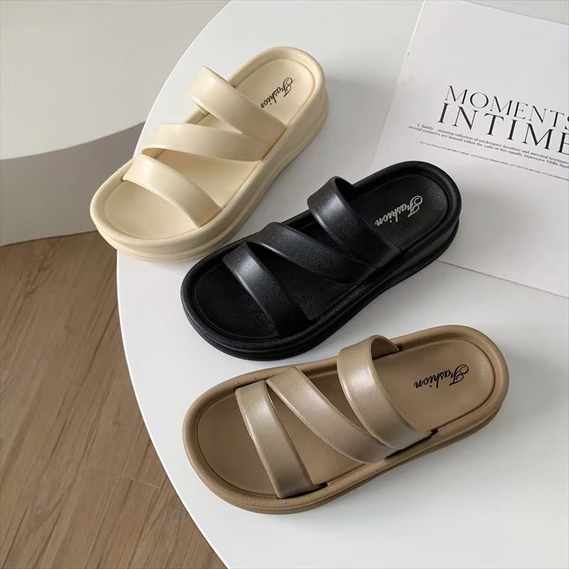 New foreign trade internet-famous casual flip-flops for women to wear outside in summer, thick-soled beach flip-flops with a feeling of stepping on feces details Picture