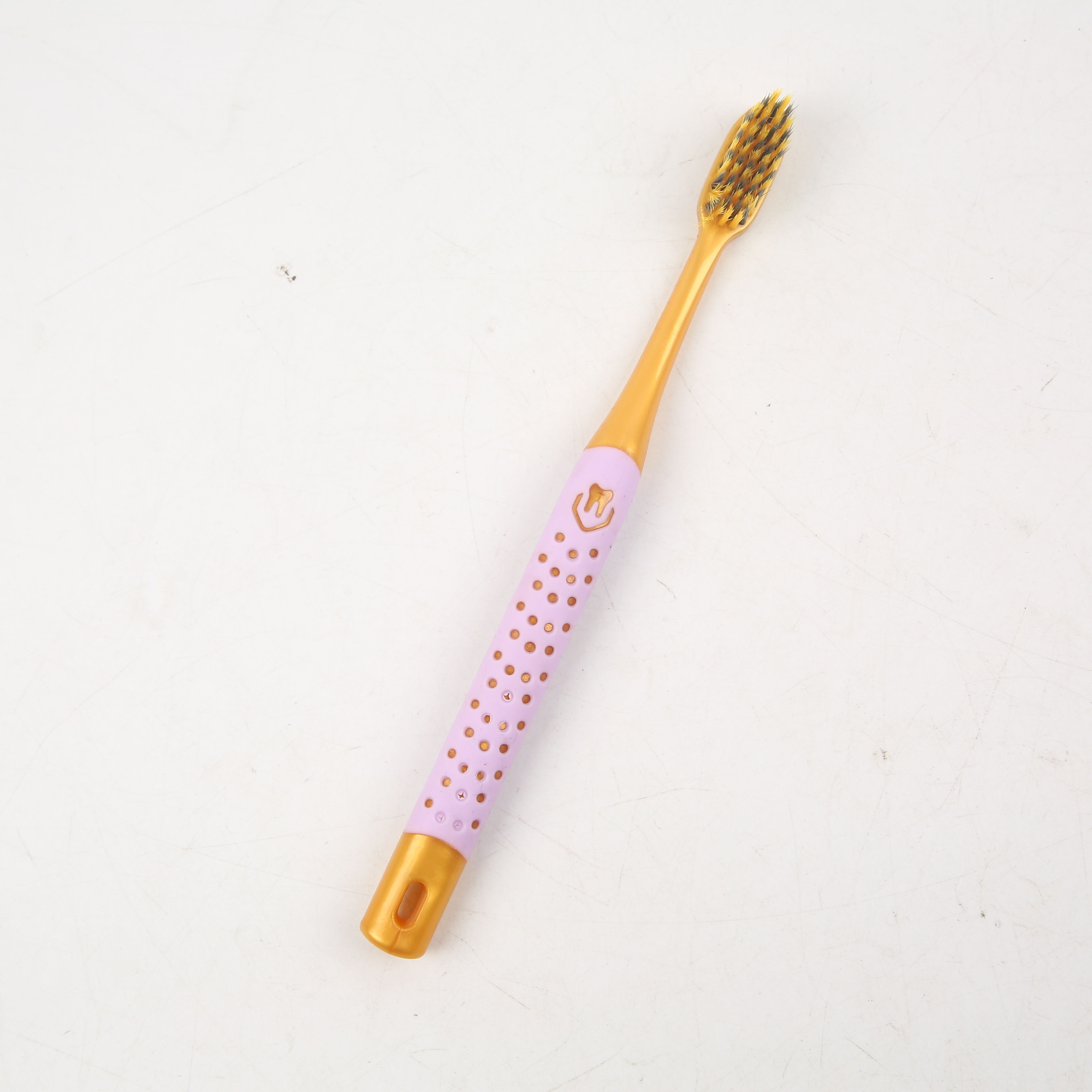 Gold Fiber Brush Head Close-up Illustration
