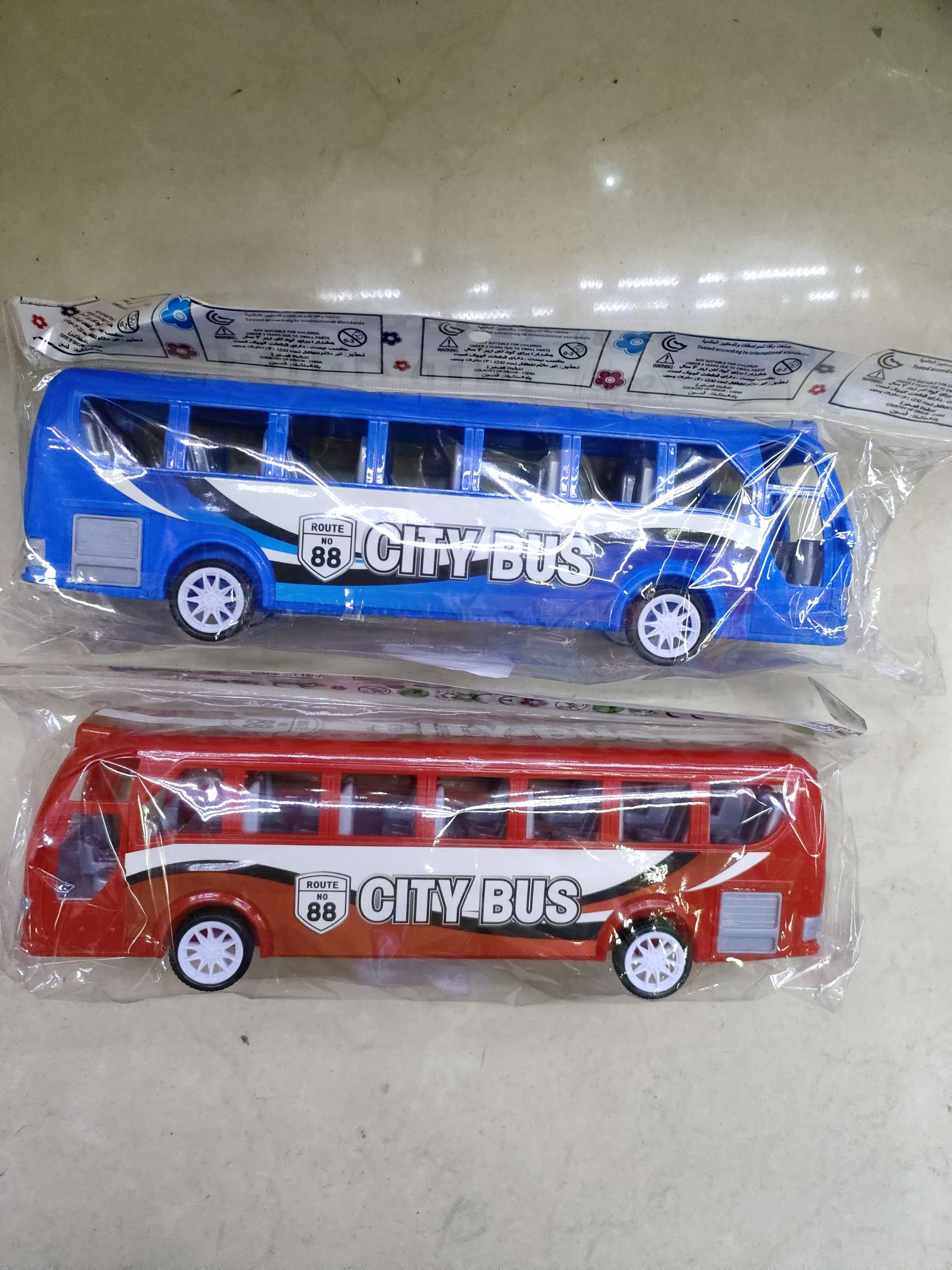 905359-3惯性巴士车，2色混（红蓝），opp袋装。3.9元/个，360个/箱。产品图
