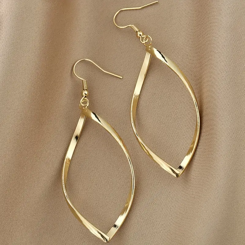 E2407 Europe And The United States Popular Geometric Diamond Female Fashion Wave Twisting Around Earrings Cross-Border Domestic Sales Foreign Trade details Picture