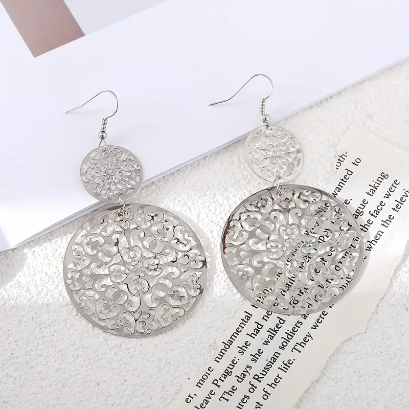 E2413 Cross-Border Hot European And American Fashion Earrings Vintage Hollow Disc Name Family Wind Domestic Sales Foreign Trade Application Scenario
