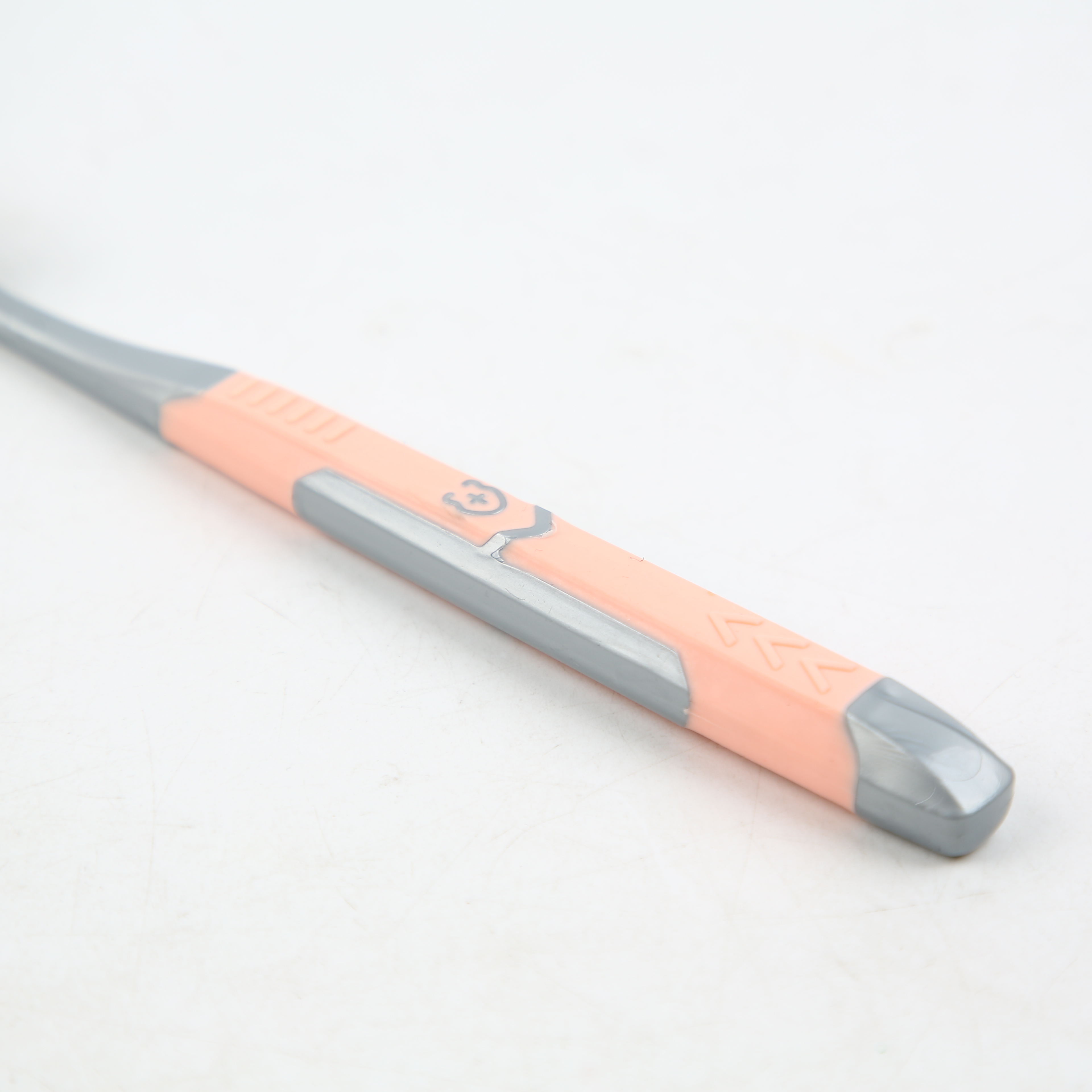 924 Toothbrush About 2500 Volcanic Carbon Silk Teeth And Gingiva Delicate Brush Head Fashion Non-Slip Handle Application Scenario