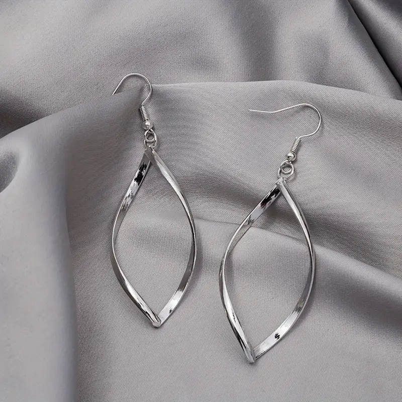 E2407 Europe And The United States Popular Geometric Diamond Female Fashion Wave Twisting Around Earrings Cross-Border Domestic Sales Foreign Trade Specification drawing