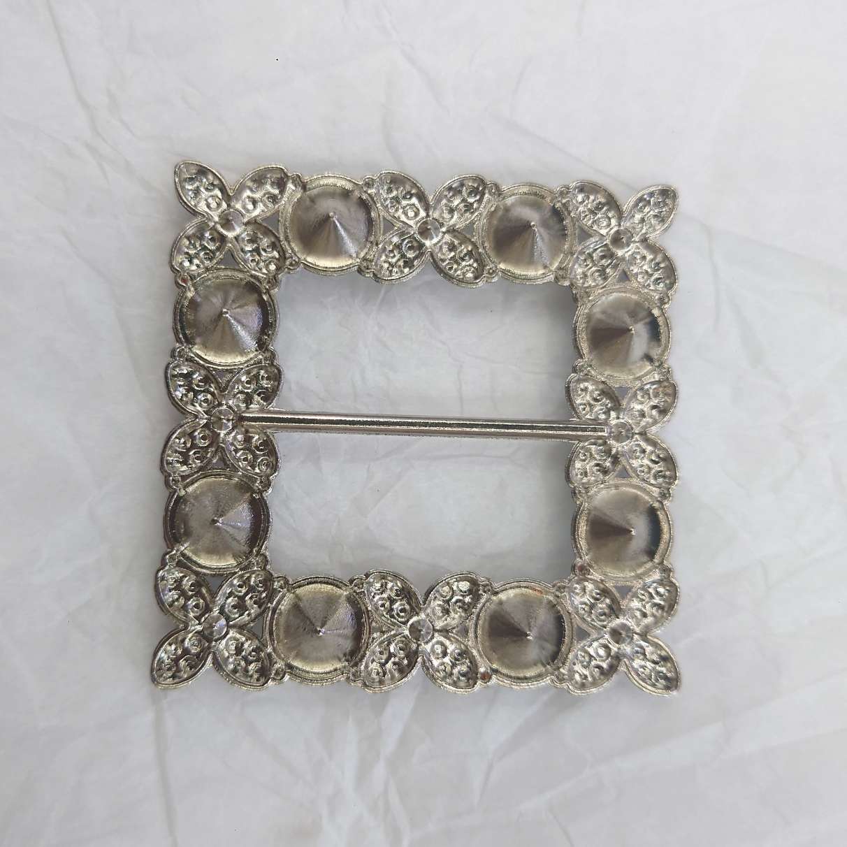 Hot-selling bestseller! High-end diamond-encrusted fashion buttons, DIY handcrafted materials for clothing accessories and decorative buttons, enhance your fashion taste Specification image