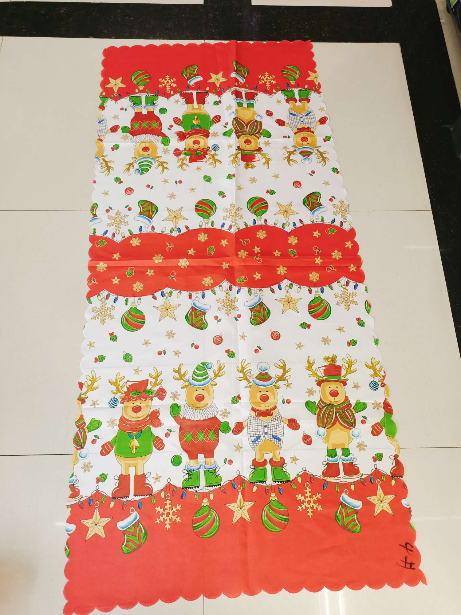 圣诞🎄🎄🎄🎄🎄🎄🎄🎄🎄🎄🎄🎄


圣诞🎄台布，价格便宜，花型多，尺寸多，欢迎各位老板进店选购。