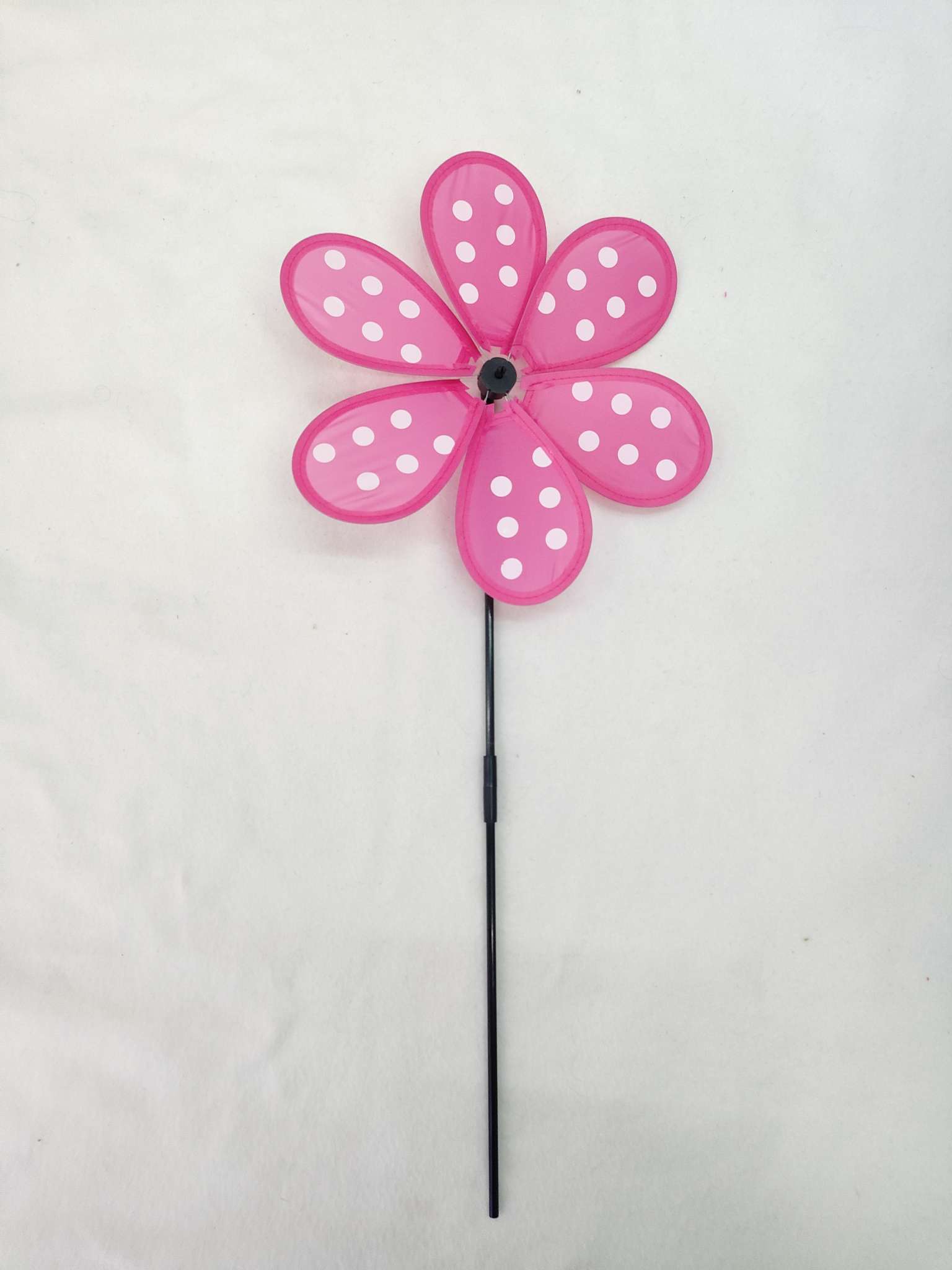 Popular traditional sports and leisure toys at street stalls - small windmill toys, windmill photos, childhood joy windmill toys Specification image