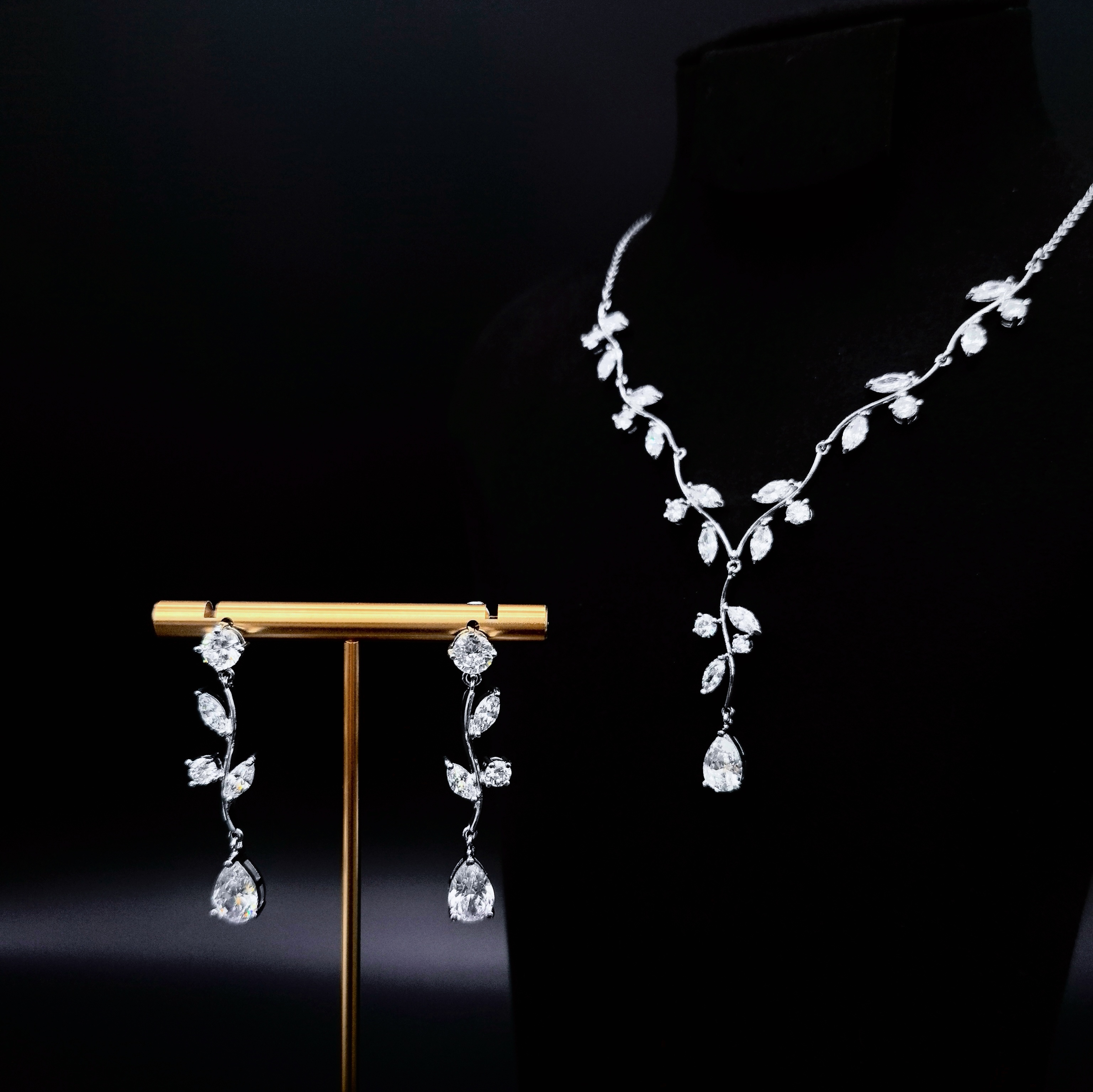Luxurious and versatile adjustable zircon chain, evening dress accessories necklace, forest-themed bride necklace and earring set, Korean-style wedding dress jewelry, shining zircon wedding banquet and annual meeting jewelry, a trendsetter and fashion icon details Picture