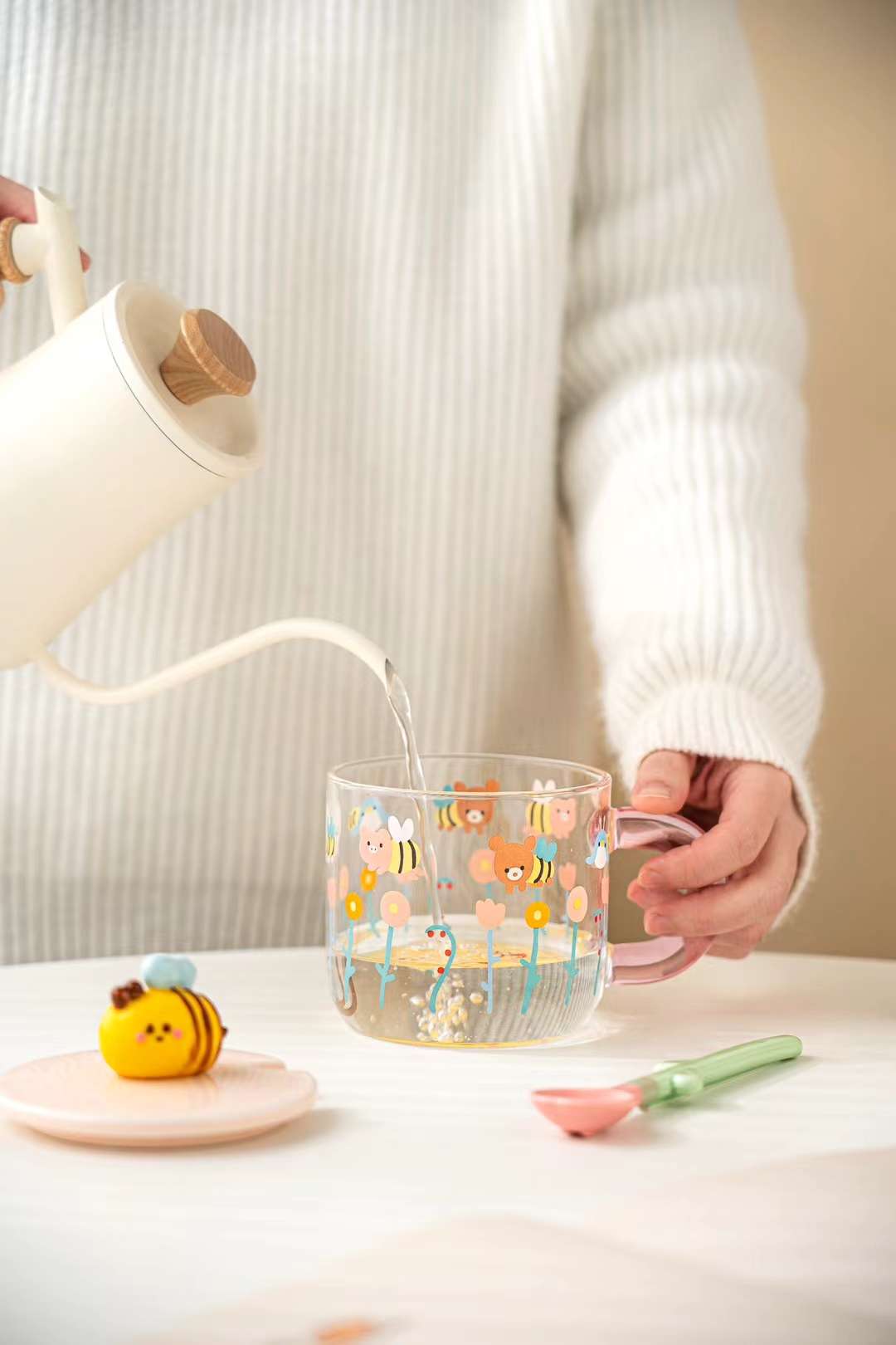 小蜜蜂，小兔子玻璃工艺品  玻璃杯  独特玻璃工艺品 美观耐用详情图4