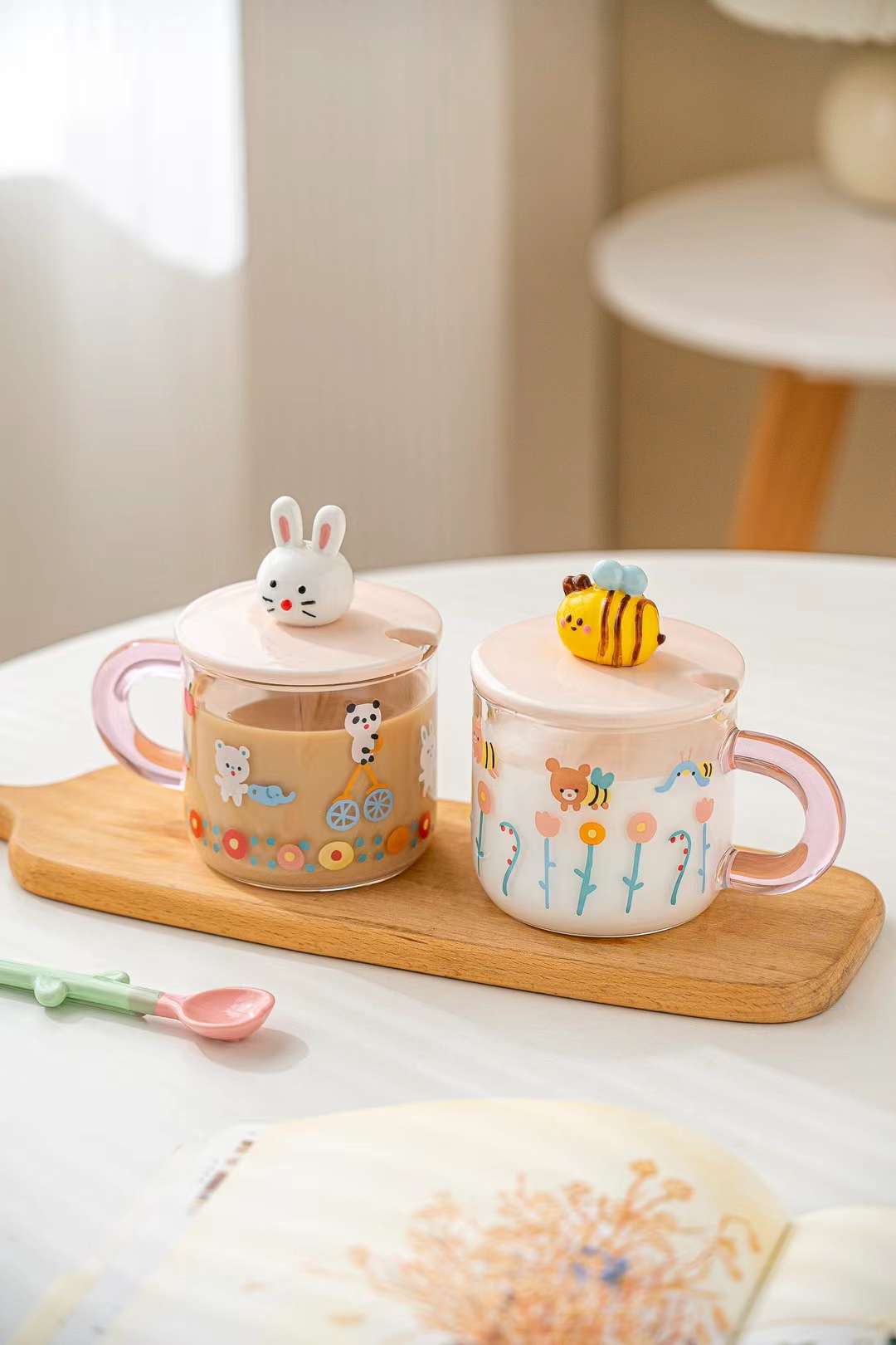 小蜜蜂，小兔子玻璃工艺品  玻璃杯  独特玻璃工艺品 美观耐用产品图