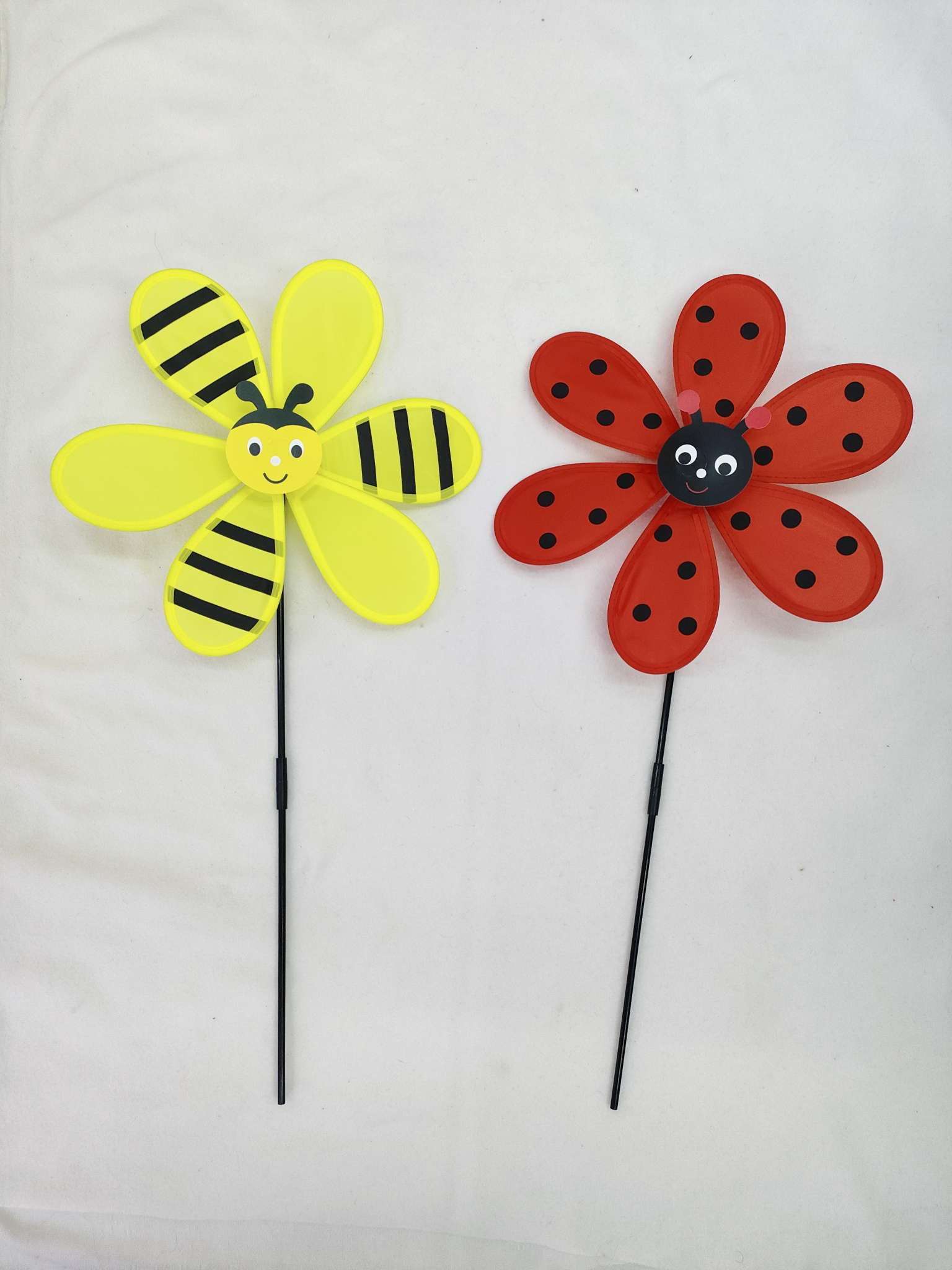 运动休闲传统小风车玩具 地摊热销款 风车照相功能儿童玩具 颜色鲜艳旋转自由图