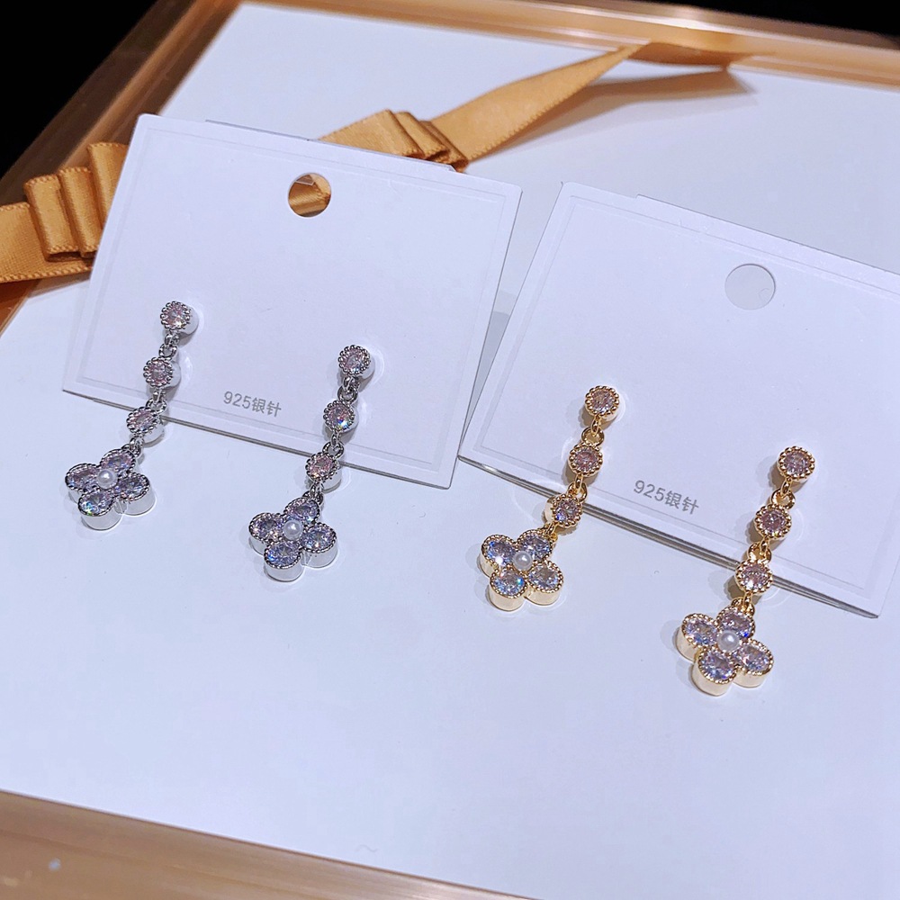 High sense accessories Earrings Fashion trend Simple atmosphere elegant earrings Exquisite earrings earrings studs Item Picture