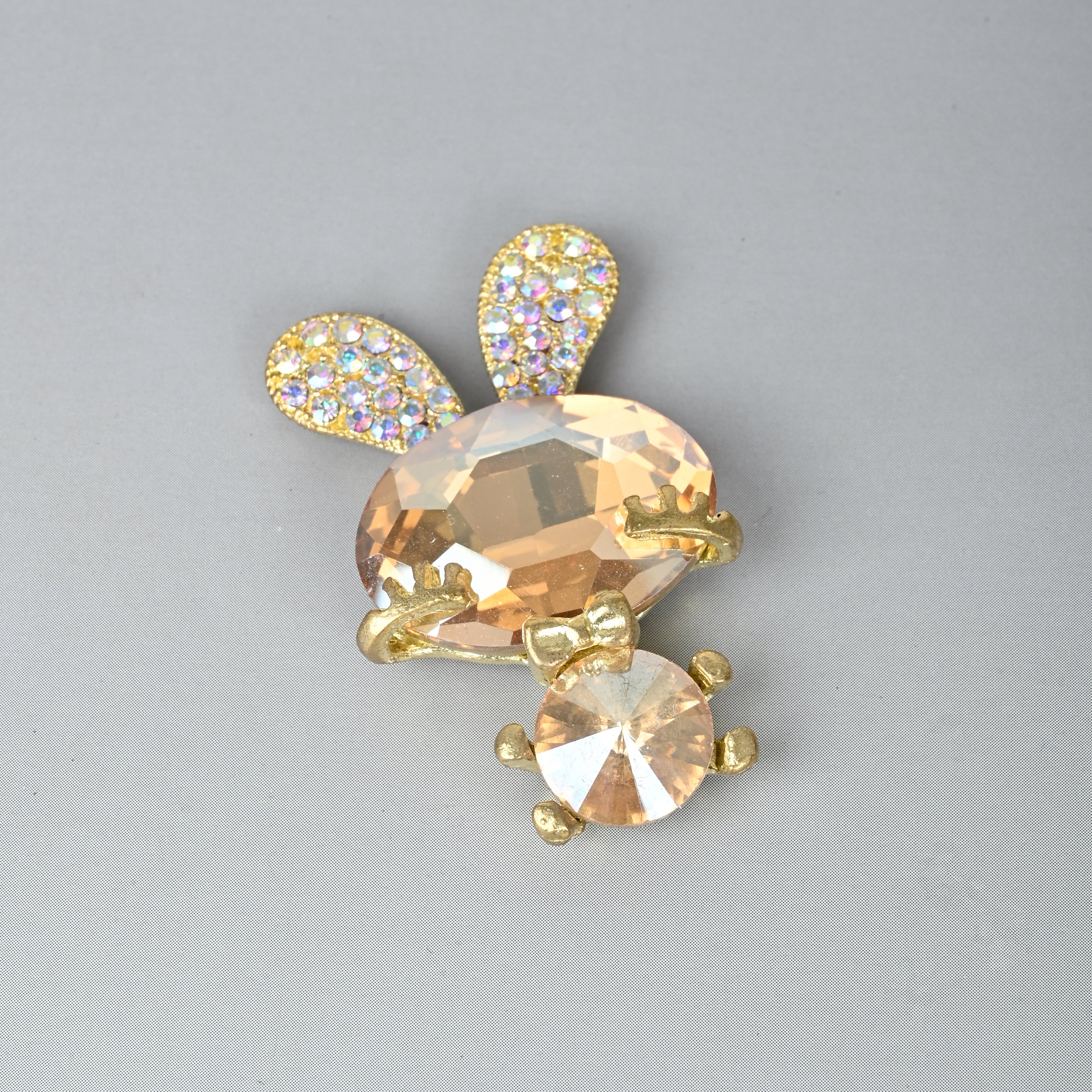 Wholesale of alloy accessories, yellow rabbit jewelry accessories and clothing accessories Specification image