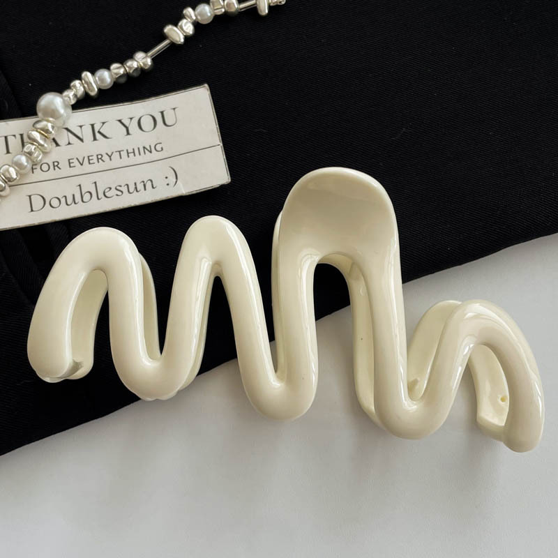 13Cm Wavy Cream White Oversized Cream Dopamine Wavy Grab Clip Summer Hairpin Women's Back Hair Shark Clip Simple Headwear