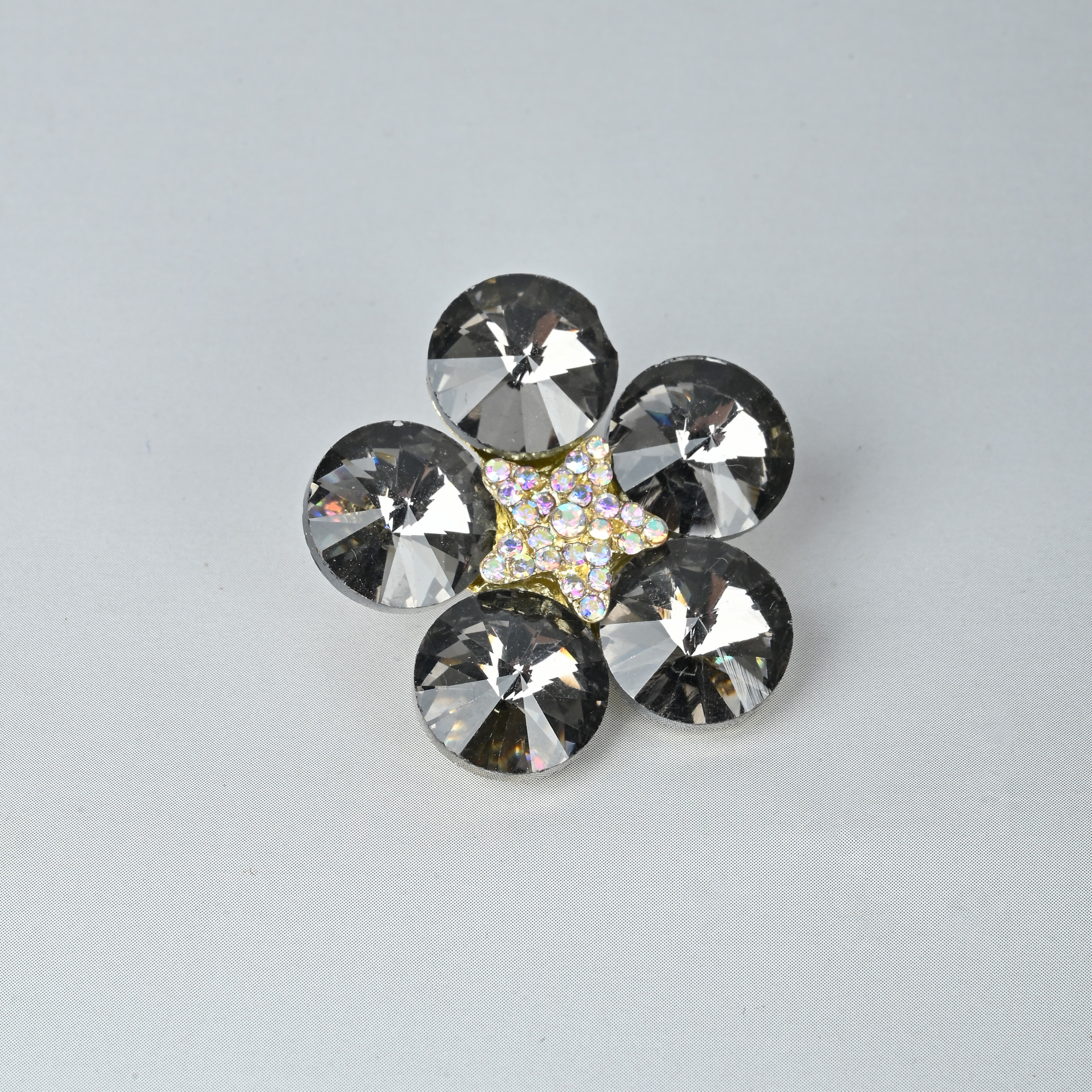 Wholesale of alloy accessories, five-pointed star flower jewelry accessories and clothing accessories details Picture