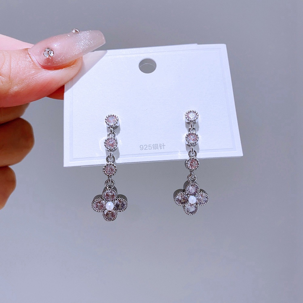 High sense accessories Earrings Fashion trend Simple atmosphere elegant earrings Exquisite earrings earrings studs details Picture