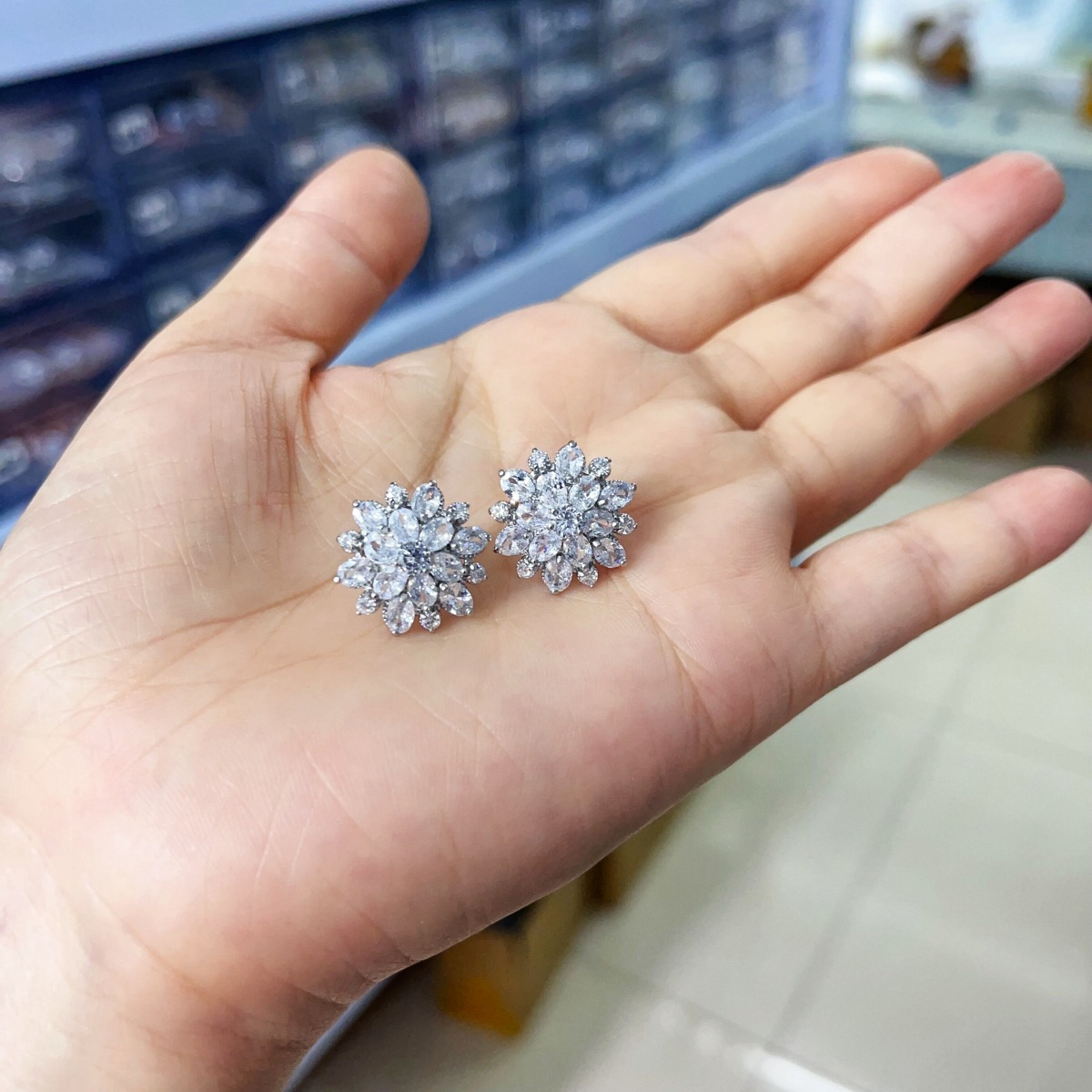 Big flower girl earrings S925 needle air net red zircon earrings source factory ruby inlaid advanced earrings Item Picture