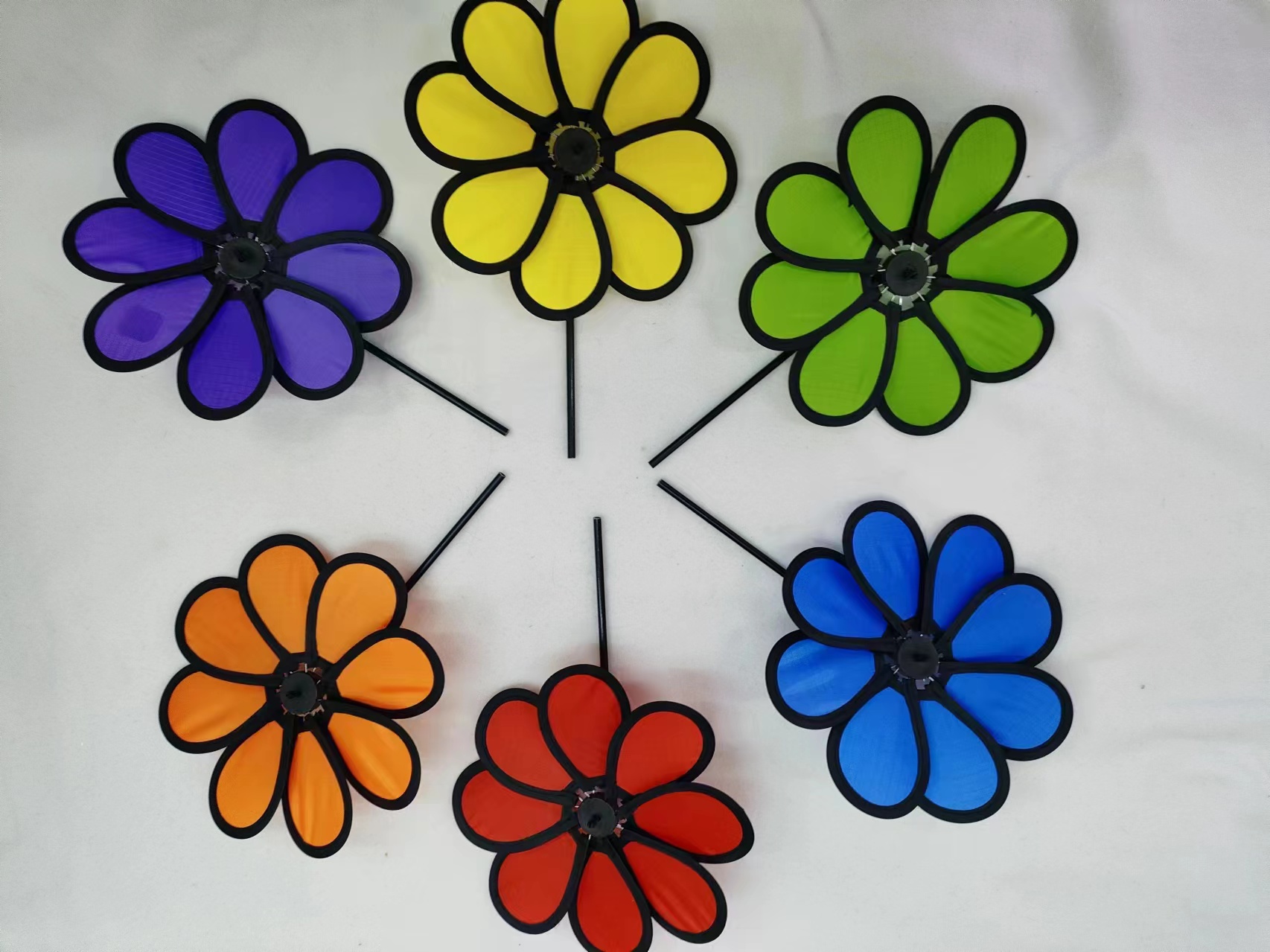 Eight-color windmill outdoor sports toy, windmill rotation, colorful decoration, wind-driven children's toy Application Scenario