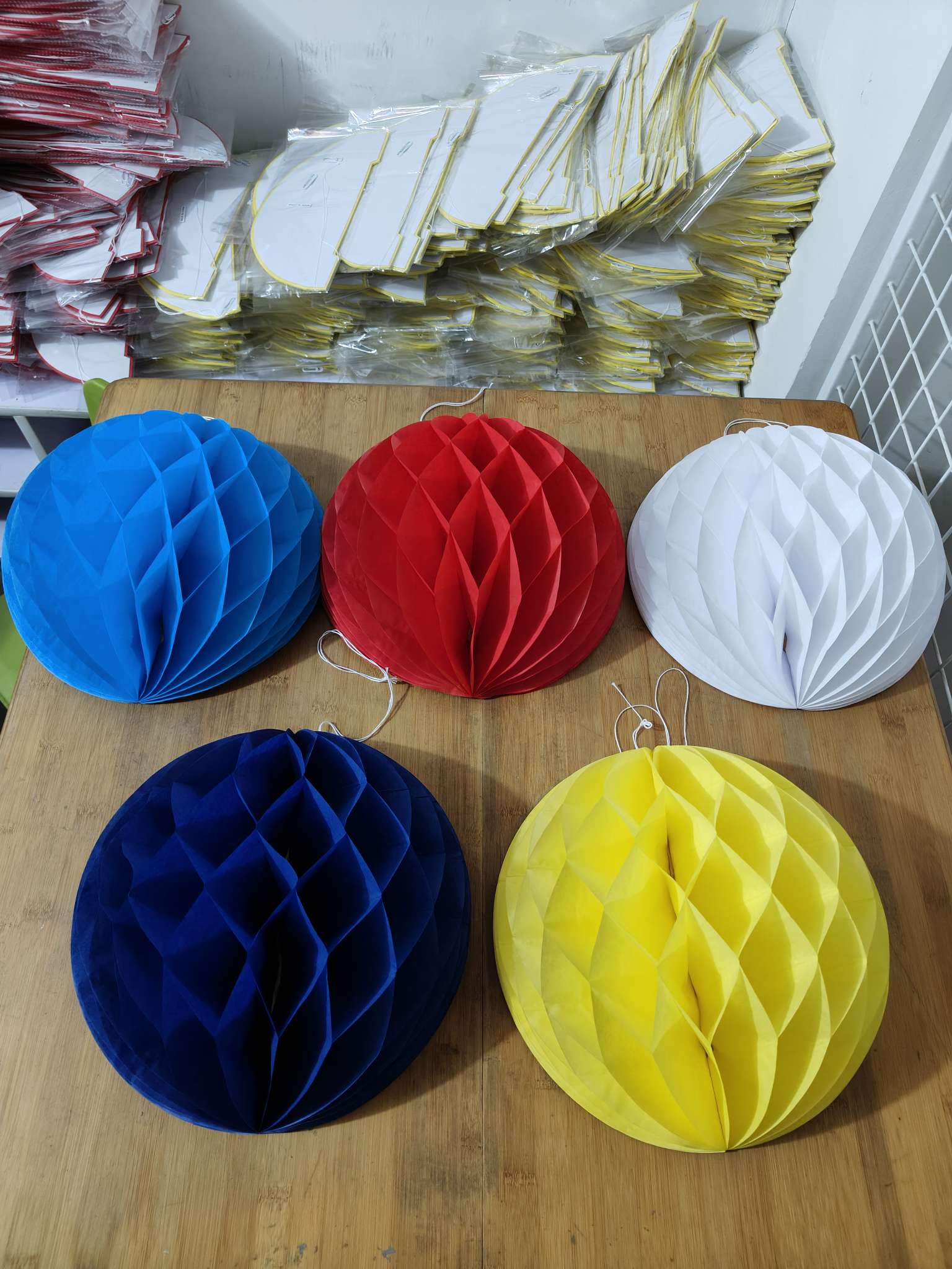 Honeycomb balls, pies, decorative hanging ornaments, paper handicrafts details Picture