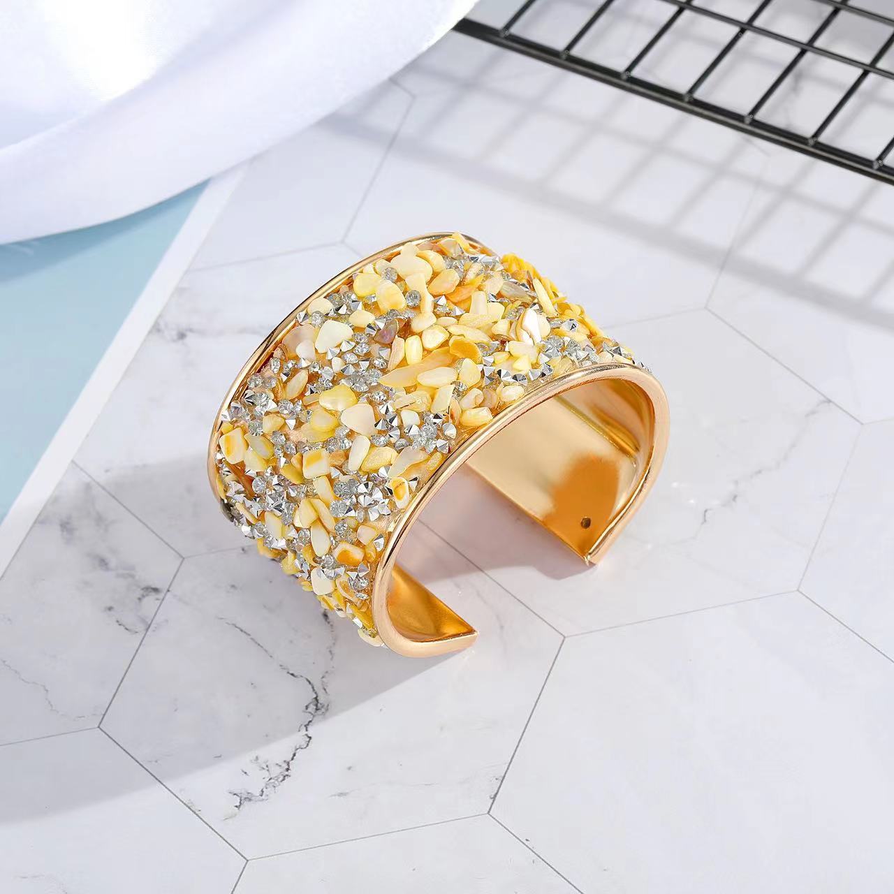 Cross-border Amazon Siyin's best-selling Bohemian-style metal bracelet with diamonds, rough stones and shells, shining wide opening C-shaped ladies' metal bracelet Application Scenario