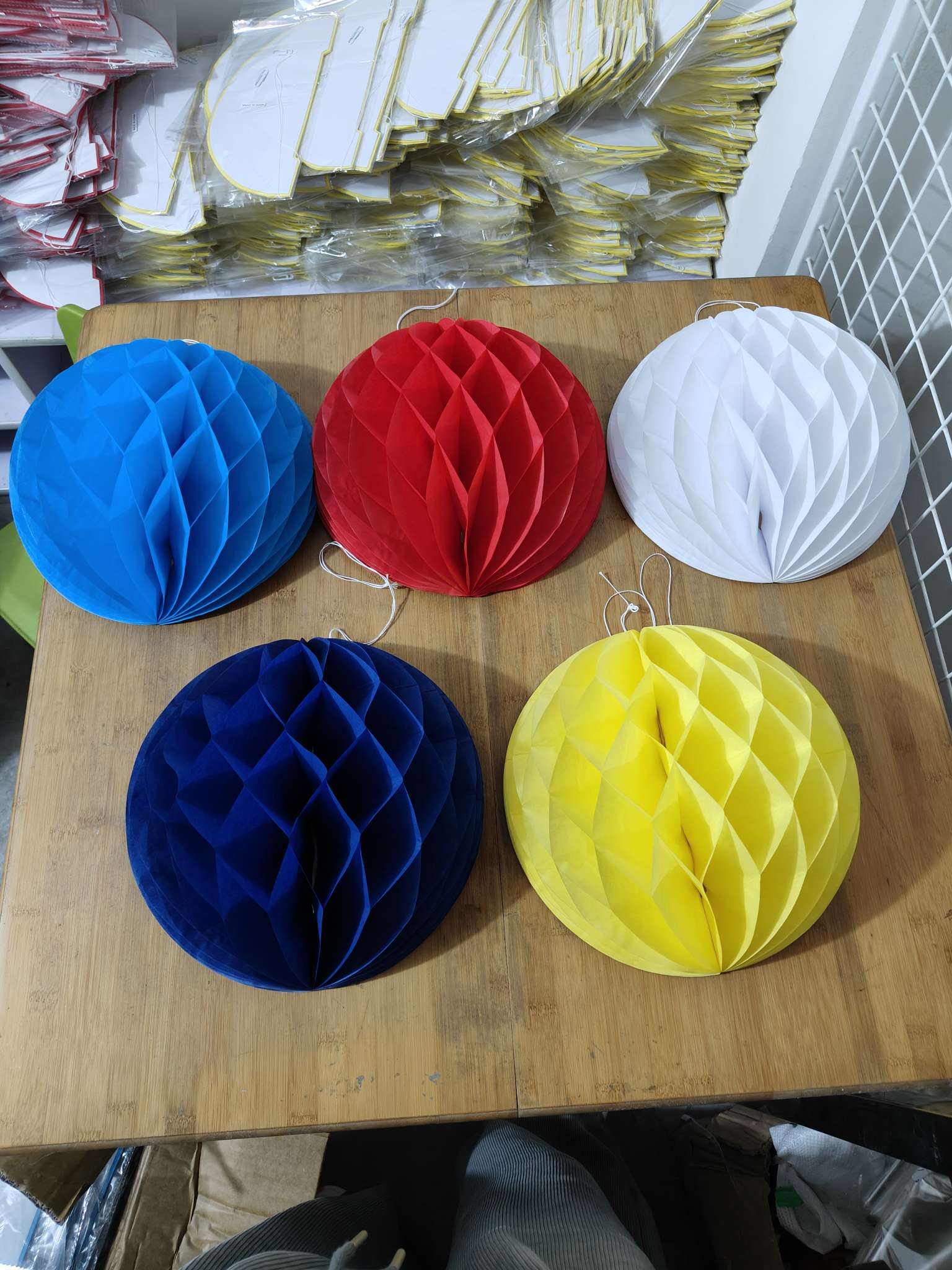 Honeycomb balls, pies, decorative hanging ornaments, paper handicrafts