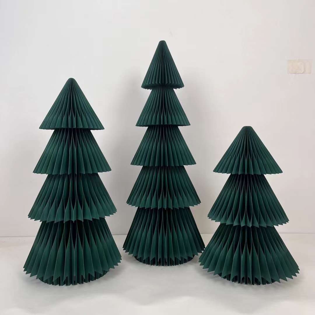 There are many kinds of ornaments to decorate the Christmas tree There are many kinds of ornaments to decorate the Christmas tree