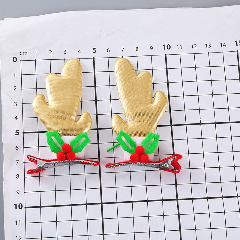 Elk antler Christmas hair accessories, cartoon fabric, elk antler children's hair clips, double clips, holiday party, children's wholesale Application Scenario