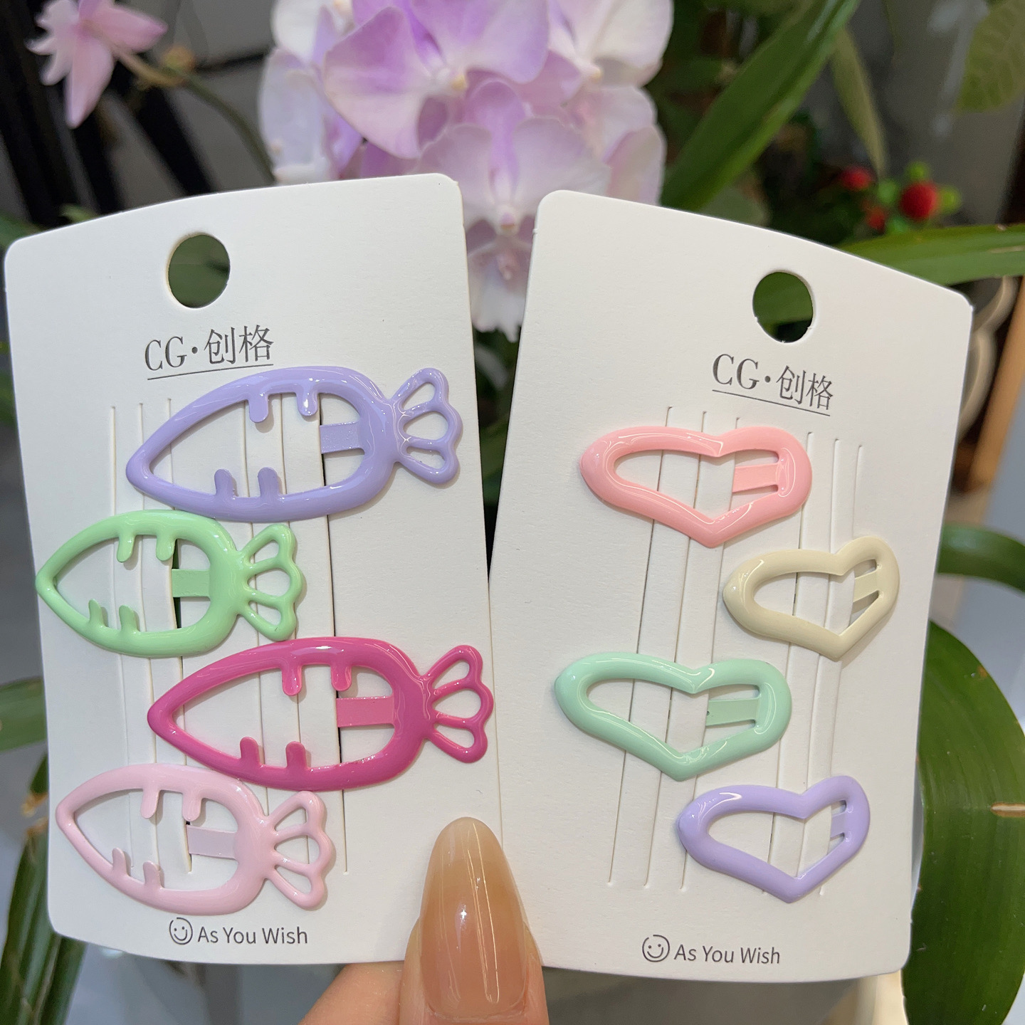 Bangs hair clips, large press clips, coffee-colored black hair clips, popular girl hair clips, oil-drip fruit small heart BB clips Application Scenario