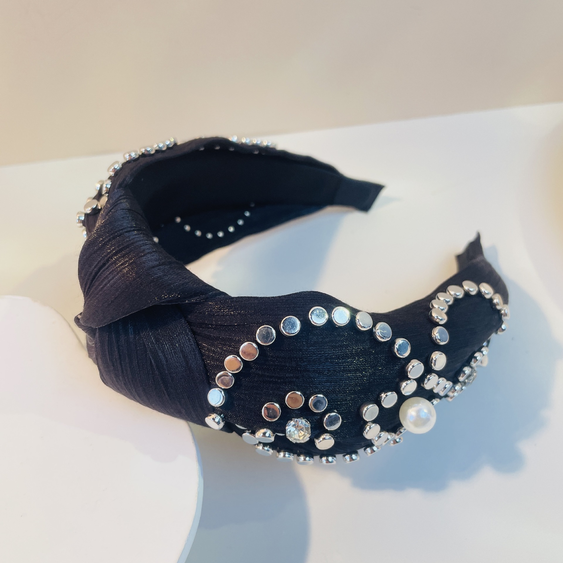Cross Border Pearl Headband Metal Black High Cranial Top Advanced Spring/Summer Style Headband Metal Kinky Hair Accessories Knotting Flower-Shaped Hair Grottoes