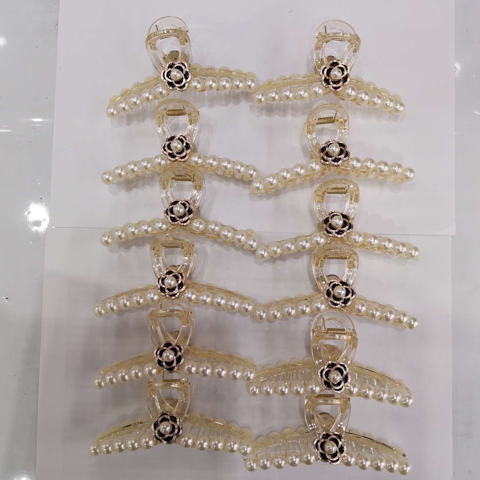 13 cm online bestseller, high-end Chanel series, the same style as Internet celebrities, transparent champagne pearl crossed back of the head, Korean shark hairpin, stylish plastic headwear details Picture