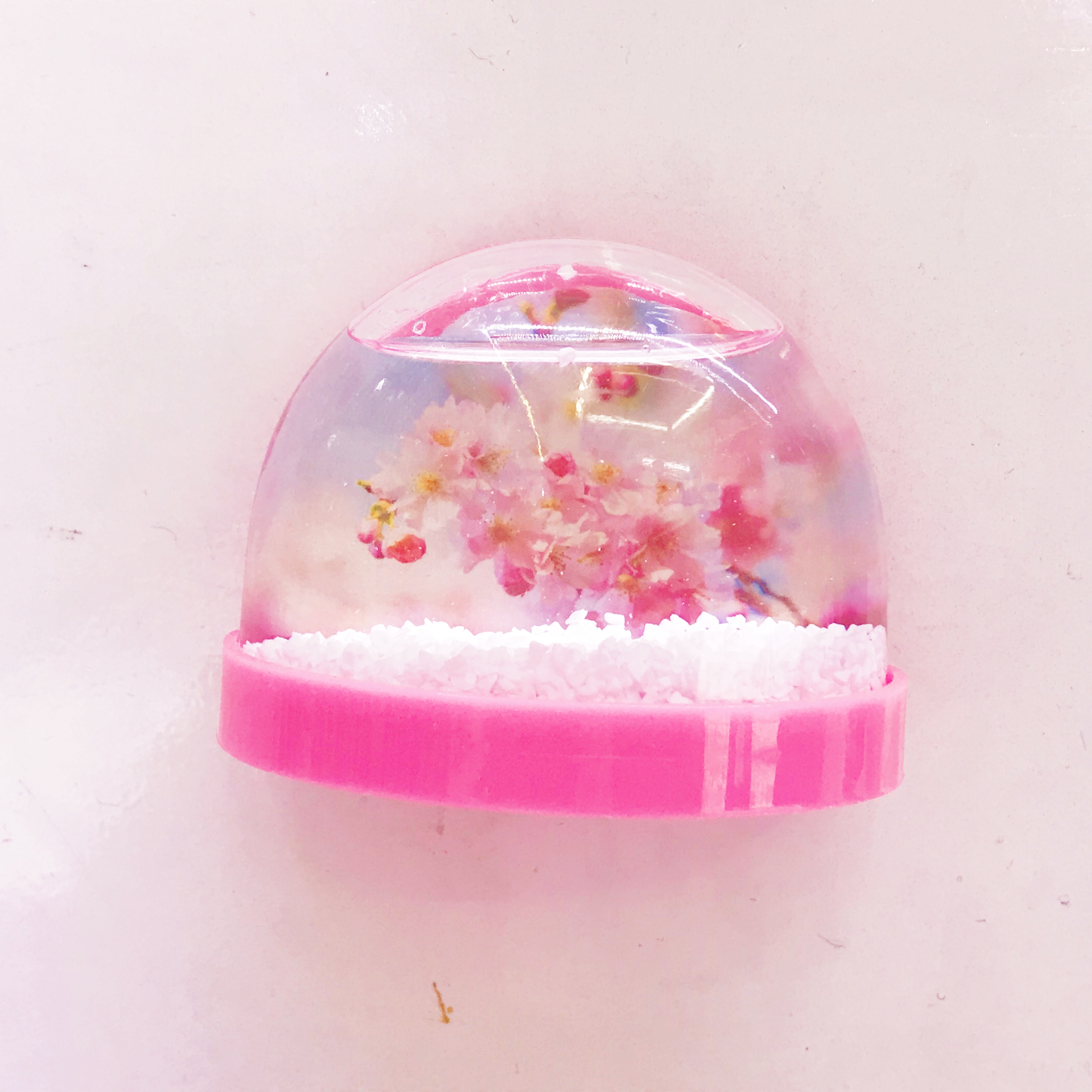 Cute fridge magnets, small semi-circular shapes, flowing sand water balls, photo frames, water-in-water photo frames, gifts, souvenirs, creative fridge magnets, various sequins, warm decorative items, creative items, Zhehui handicrafts Item Picture