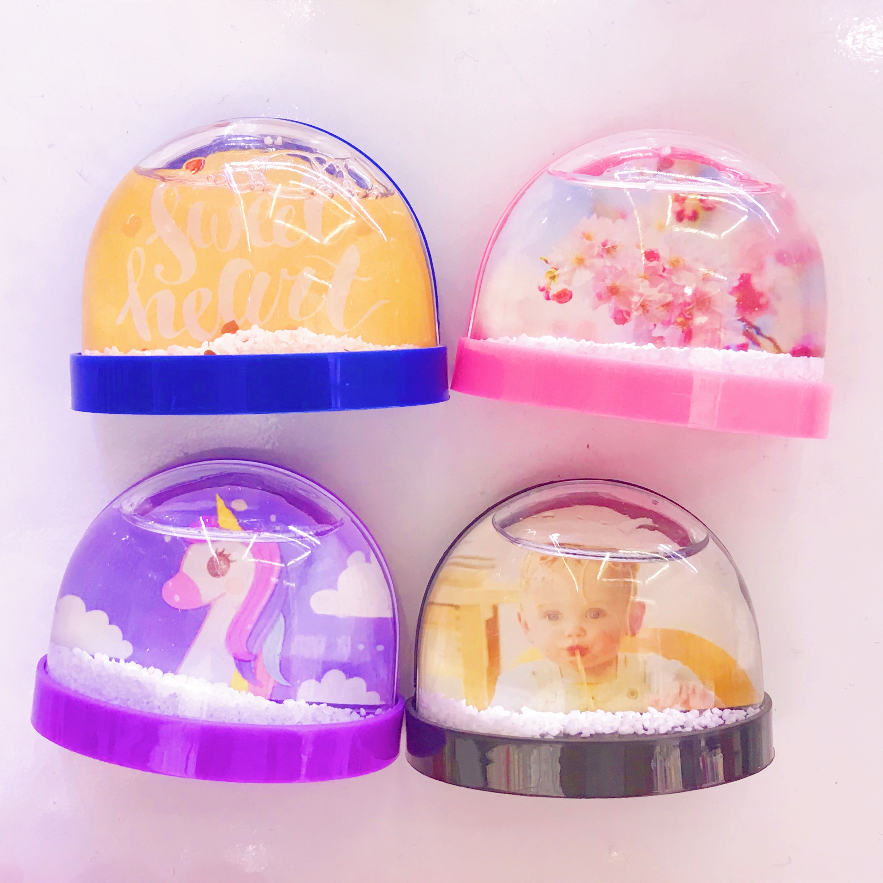 Cute fridge magnets, small semi-circular shapes, flowing sand water balls, photo frames, water-in-water photo frames, gifts, souvenirs, creative fridge magnets, various sequins, warm decorative items, creative items, Zhehui handicrafts Application Scenario