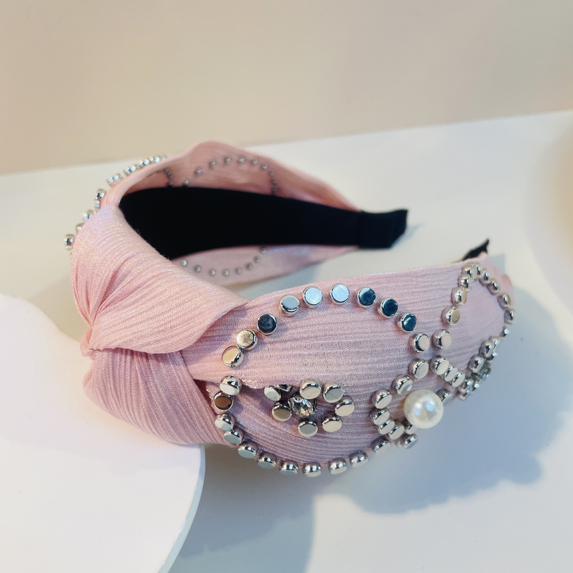 Cross Border Pearl Headband Metal Lotus High Cranial Top Advanced Spring/Summer Style Headband Metal Kinky Hair Accessories Knotting Flower-Shaped Hair Grottoes