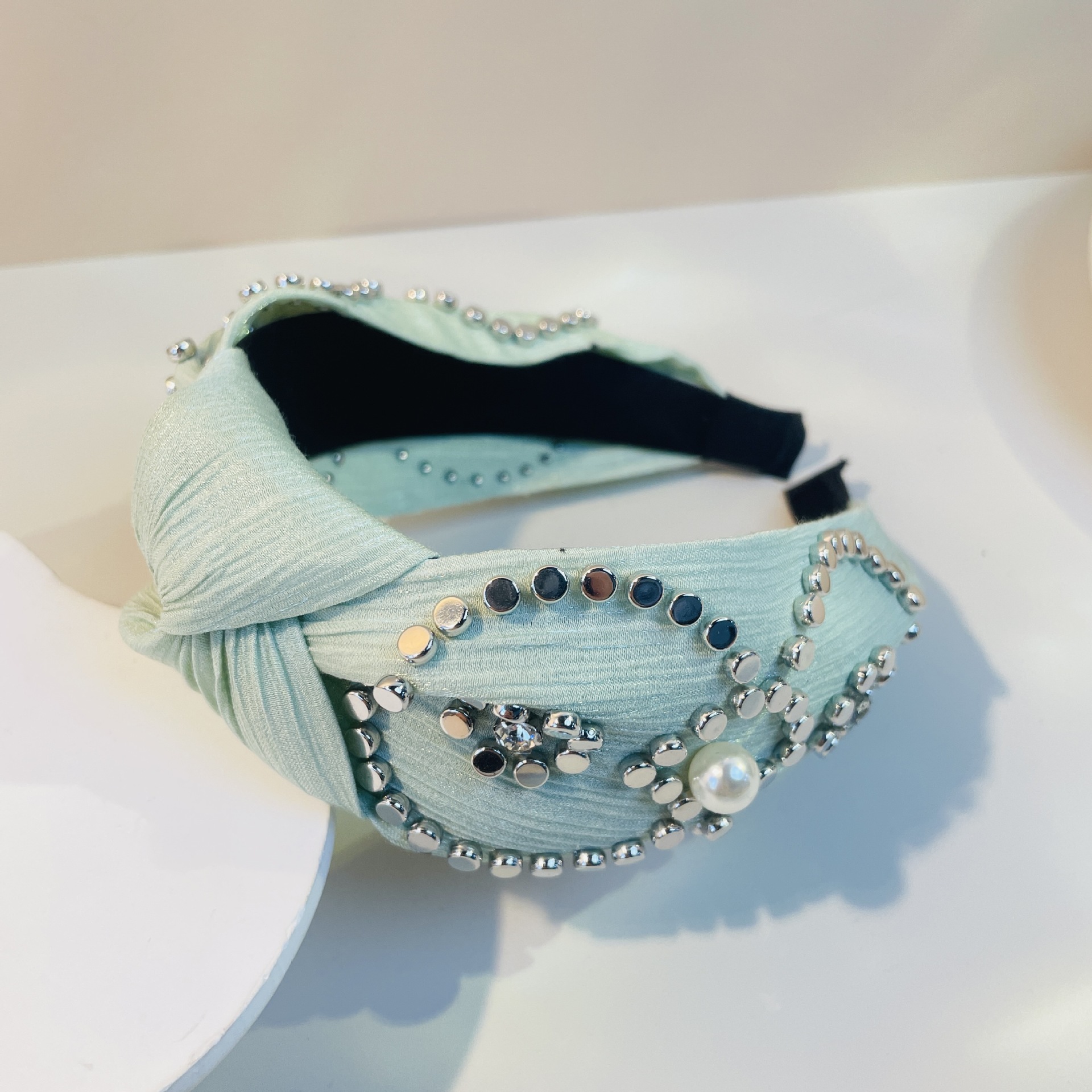 Cross Border Pearl Headband Metal Green High Cranial Top Advanced Spring/Summer Style Headband Metal Kinky Hair Accessories Knotting Flower-Shaped Hair Grottoes