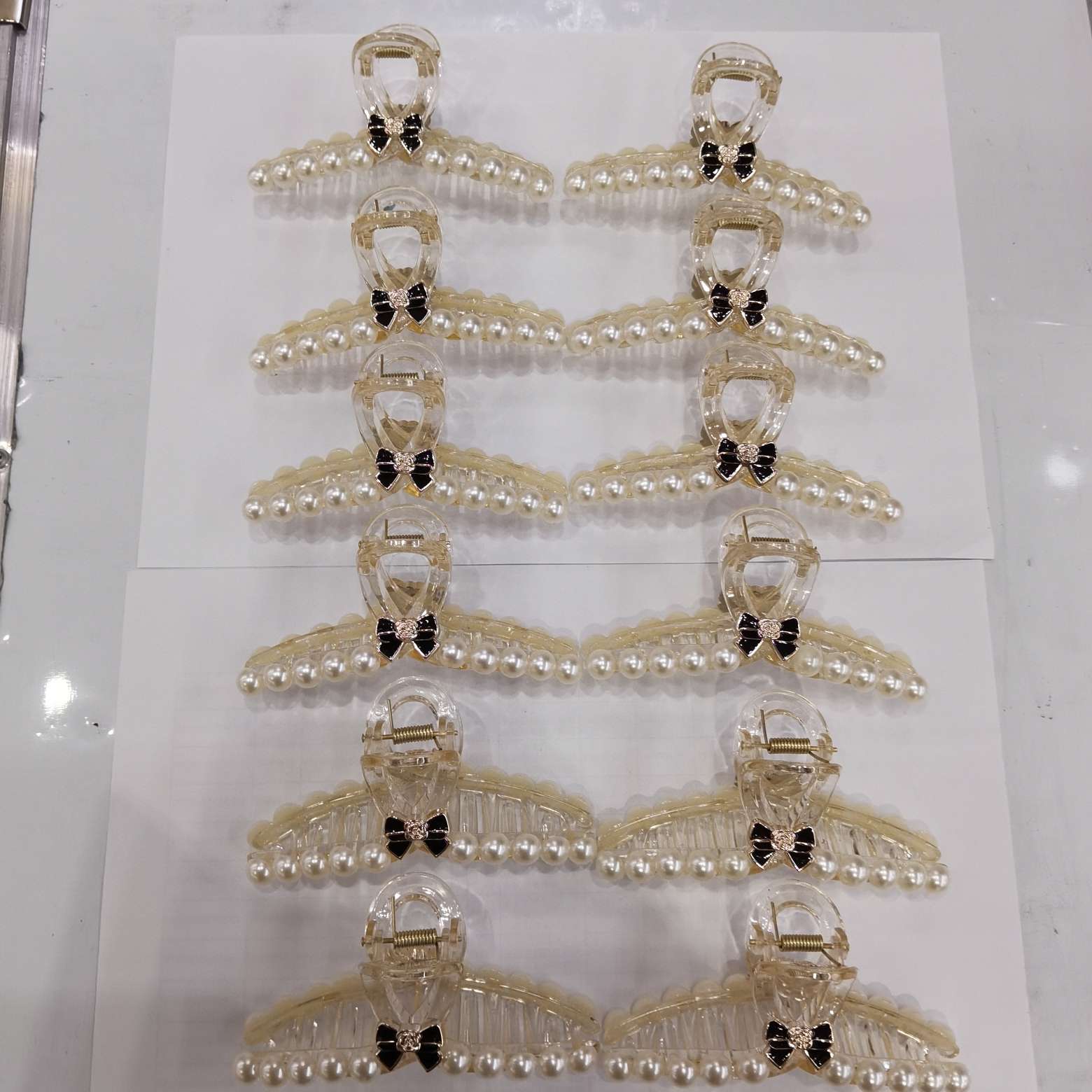 13 cm online bestseller, high-end Chanel series, the same style as Internet celebrities, transparent champagne pearl crossed back of the head, Korean shark hairpin, stylish plastic headwear Specification image