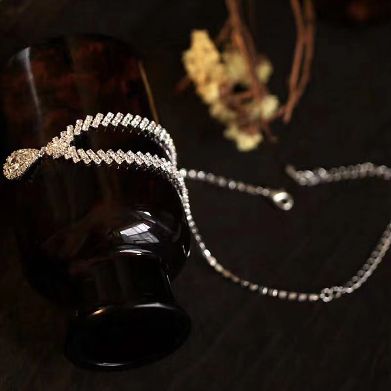 Cross-border best-selling exquisite claw chain necklace, earring set, two-piece set, water drop neck chain, collarbone chain, dinner accessories for women detail image 5