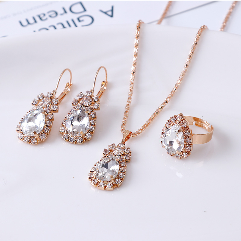 Direct sales from the manufacturer of European and American personalized water drop and diamond necklaces, earrings, rings and sets, shining bridal accessories Application Scenario