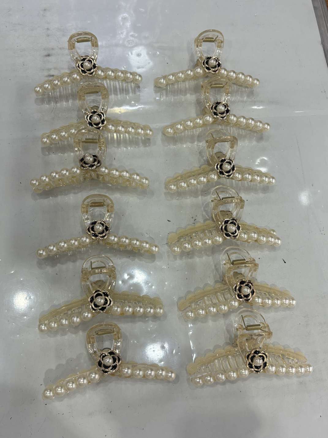 13 cm online bestseller, high-end Chanel series, the same style as Internet celebrities, transparent champagne pearl crossed back of the head, Korean shark hairpin, stylish plastic headwear detail image 5