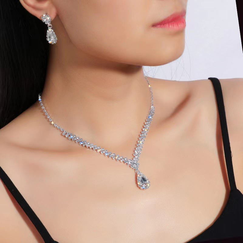 Cross-border best-selling exquisite claw chain necklace, earring set, two-piece set, water drop neck chain, collarbone chain, dinner accessories for women Specification image