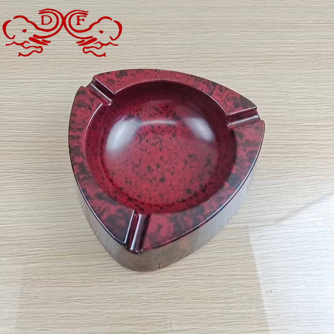 家用烟灰缸实物图
