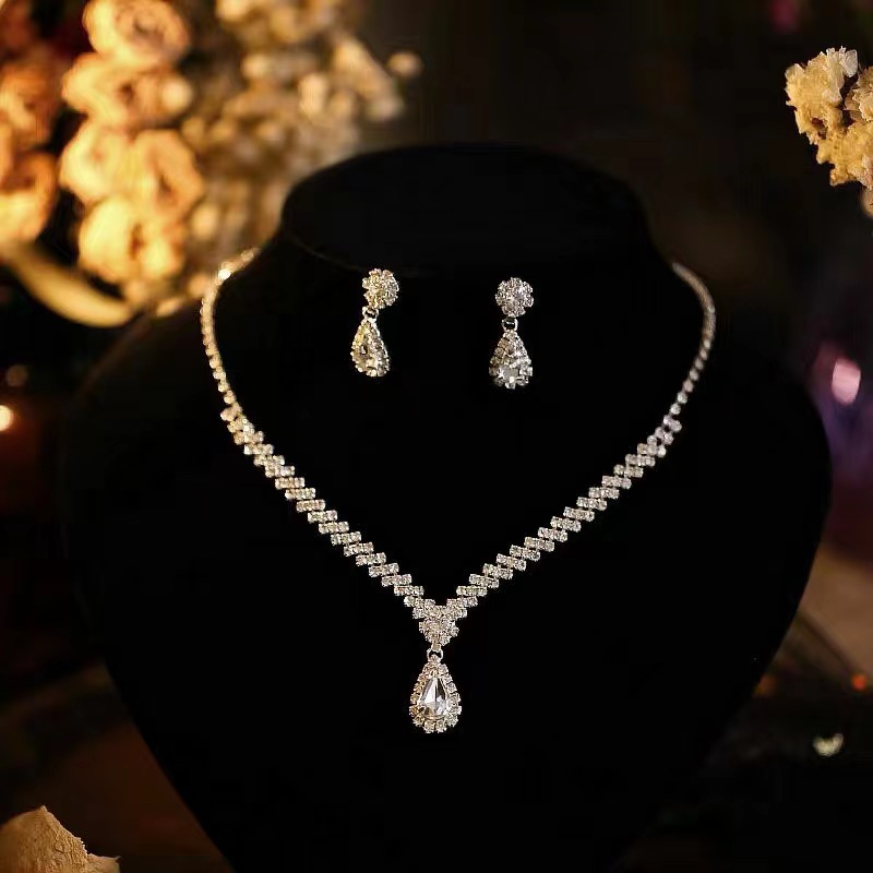 Cross-border best-selling exquisite claw chain necklace, earring set, two-piece set, water drop neck chain, collarbone chain, dinner accessories for women detail image 7