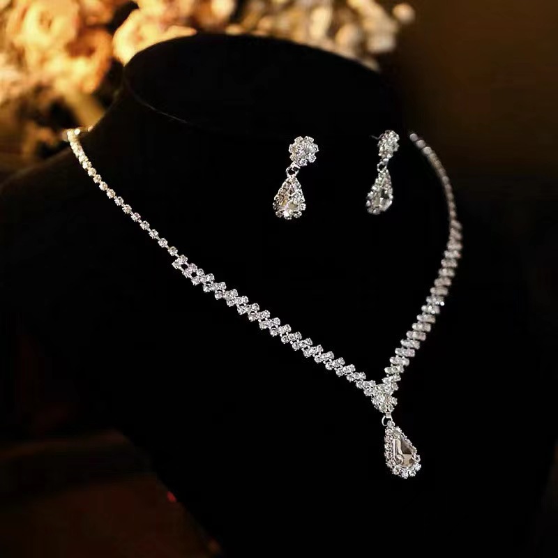 Cross-border best-selling exquisite claw chain necklace, earring set, two-piece set, water drop neck chain, collarbone chain, dinner accessories for women detail image 3