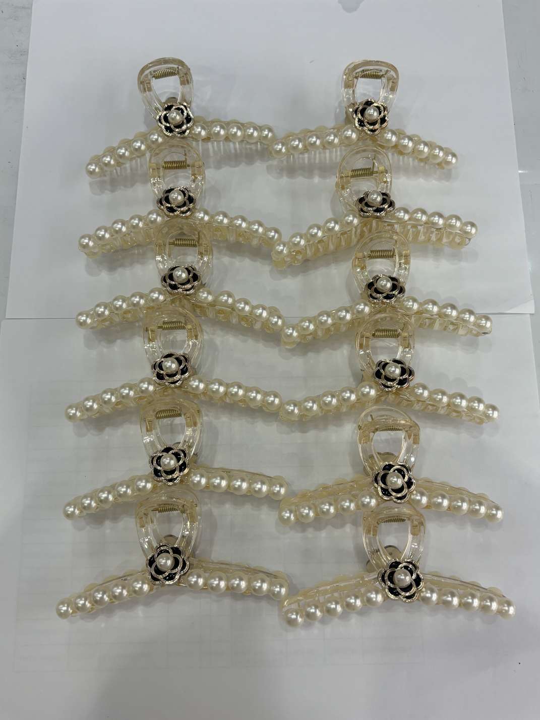 13 cm online bestseller, high-end Chanel series, the same style as Internet celebrities, transparent champagne pearl crossed back of the head, Korean shark hairpin, stylish plastic headwear detail image 7