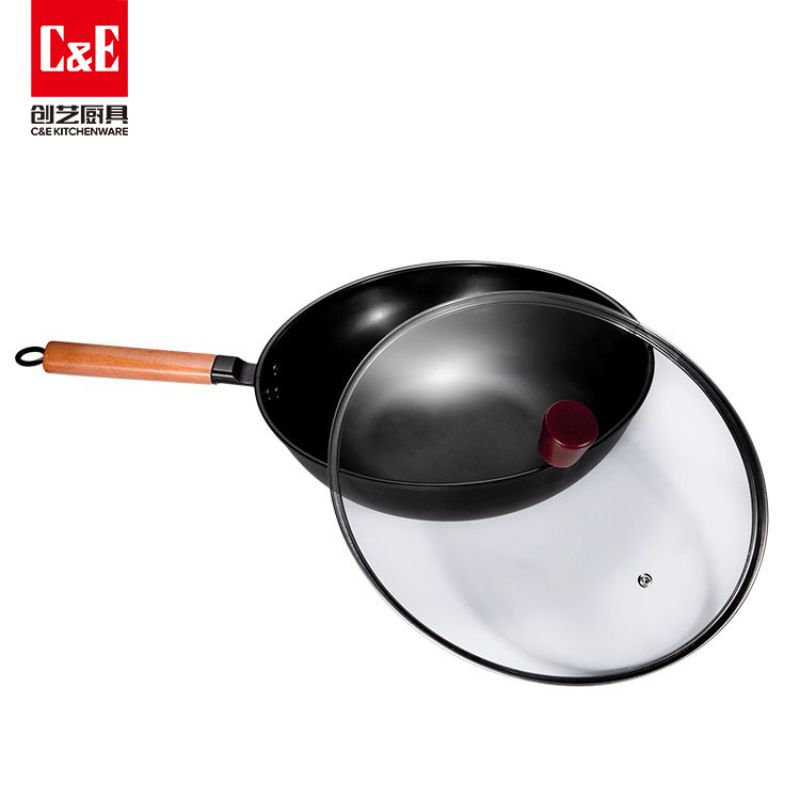 A new household wok from C&E Creative Kitchenware in Yiwu, made of precision cast iron without coating and non-stick for cooking details Picture