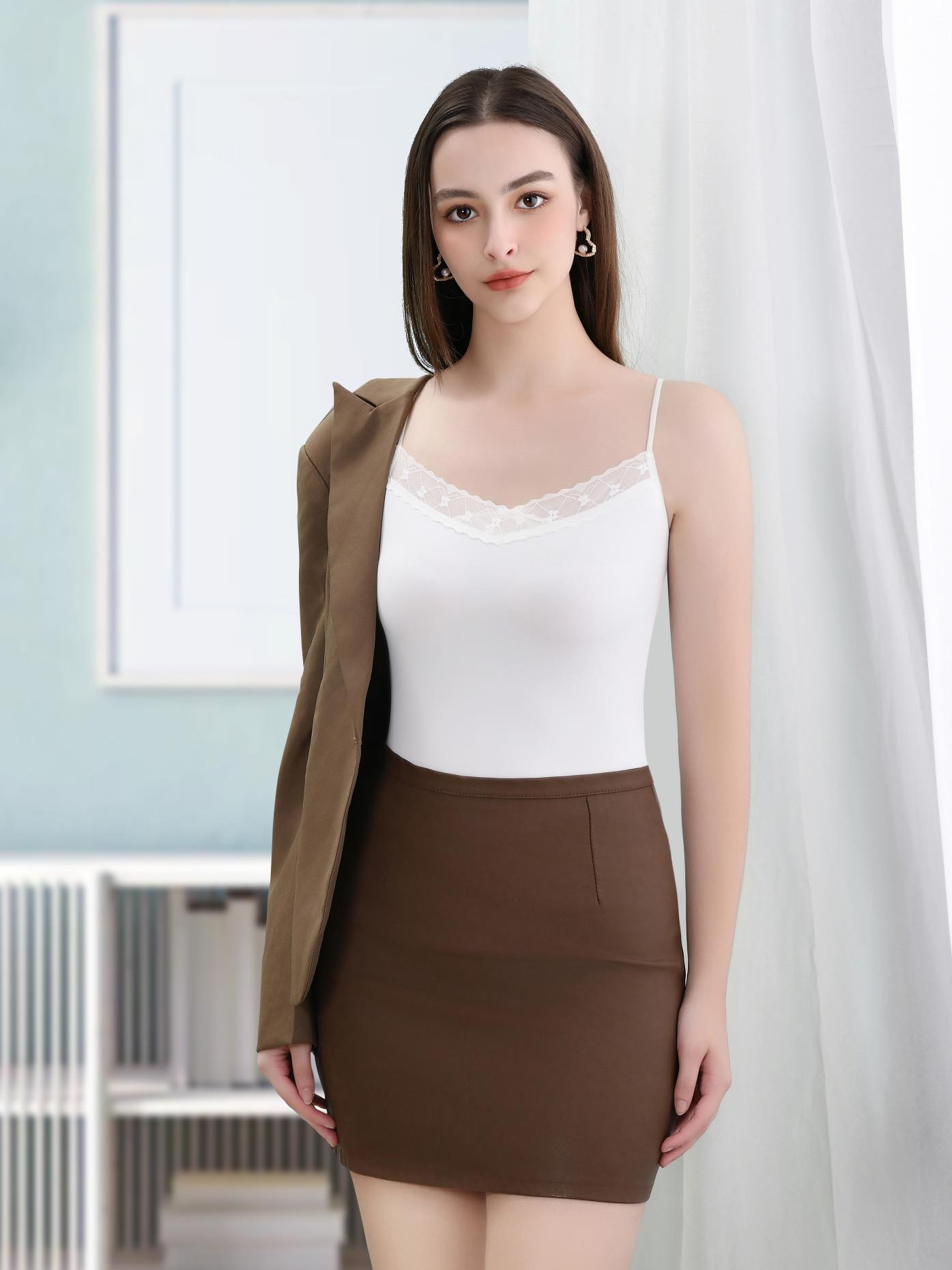 A simple solid color halter top with ice silk V-neck lace edges, paired with a smooth and skin-friendly base vest pic 5